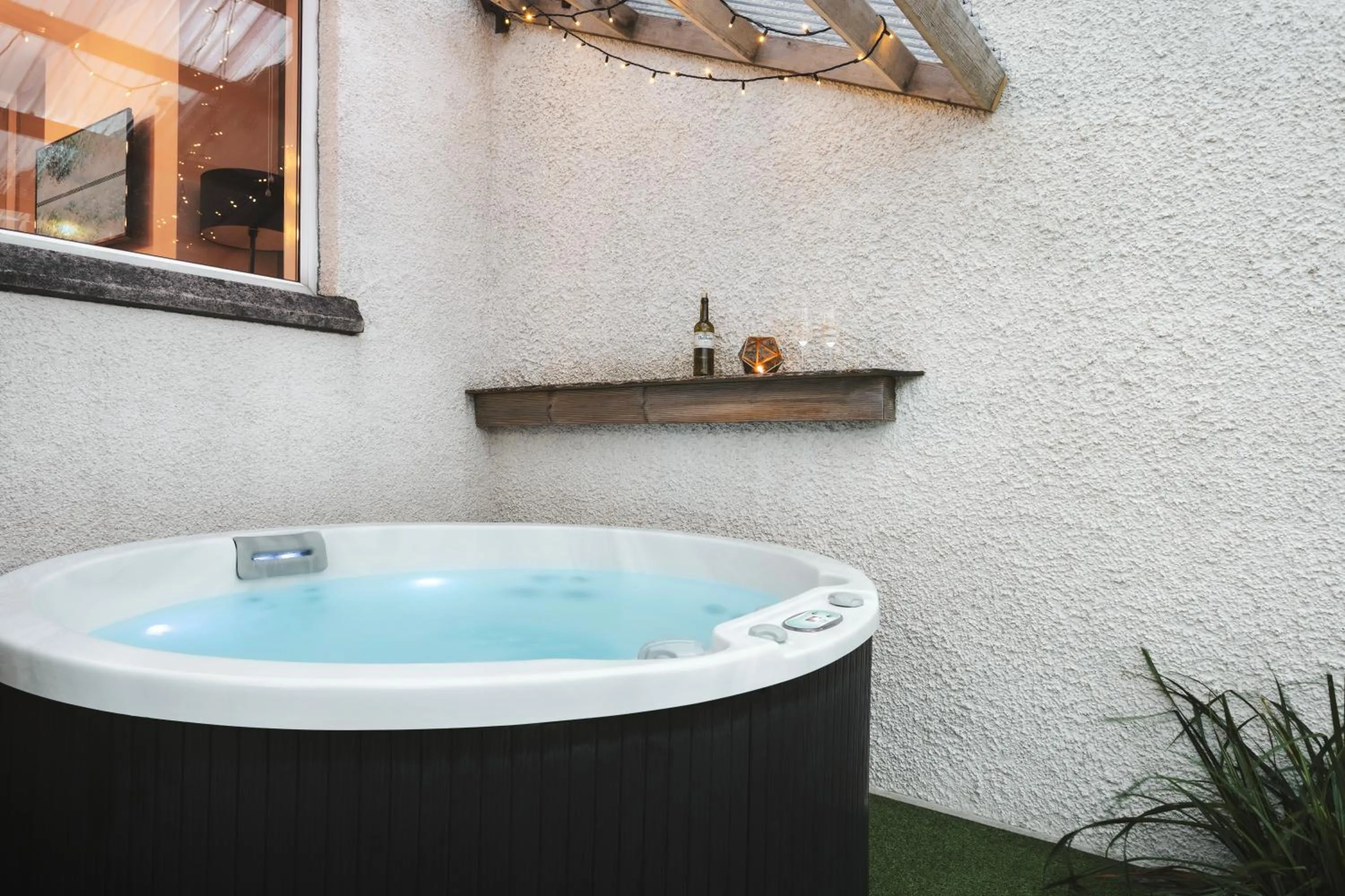 Garden in Ellerthwaite Place X3 Bed House with Hot Tub in Central Windermere - Ridgestone