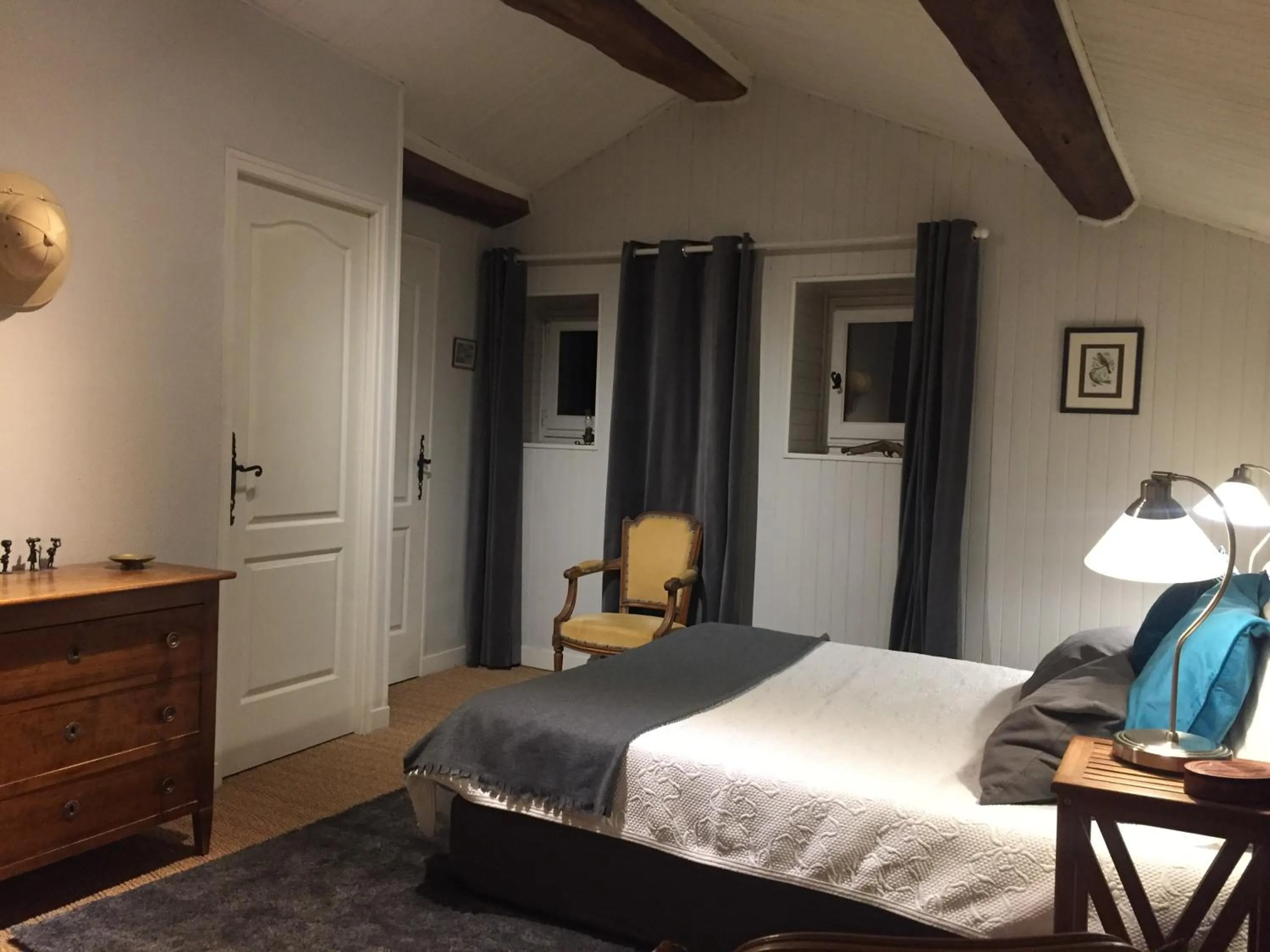 Staff, Bed in La Maison des Gardes - Chambres d'hôtes