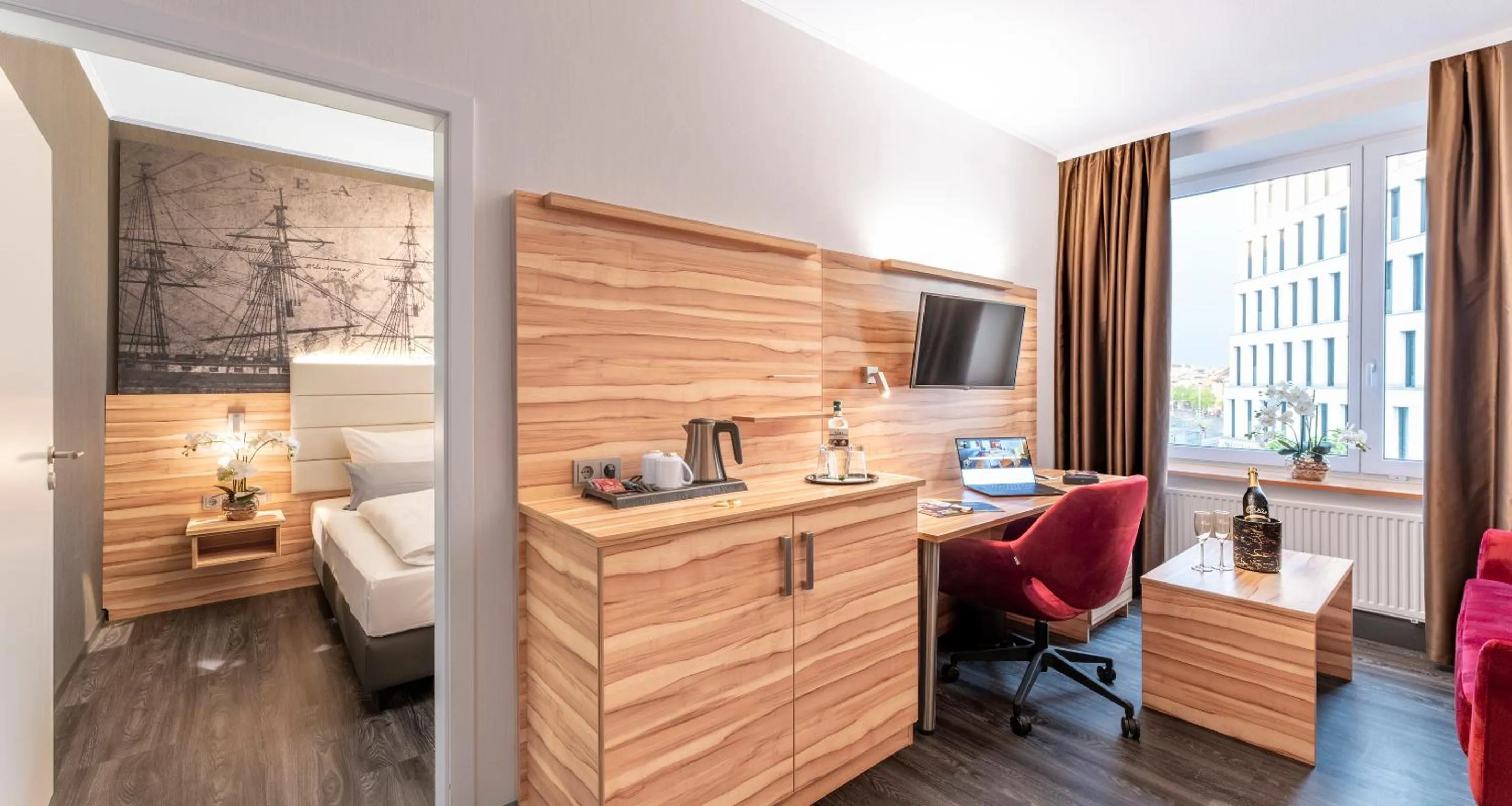 Bedroom, Bed in PLAZA Premium Columbus Bremen