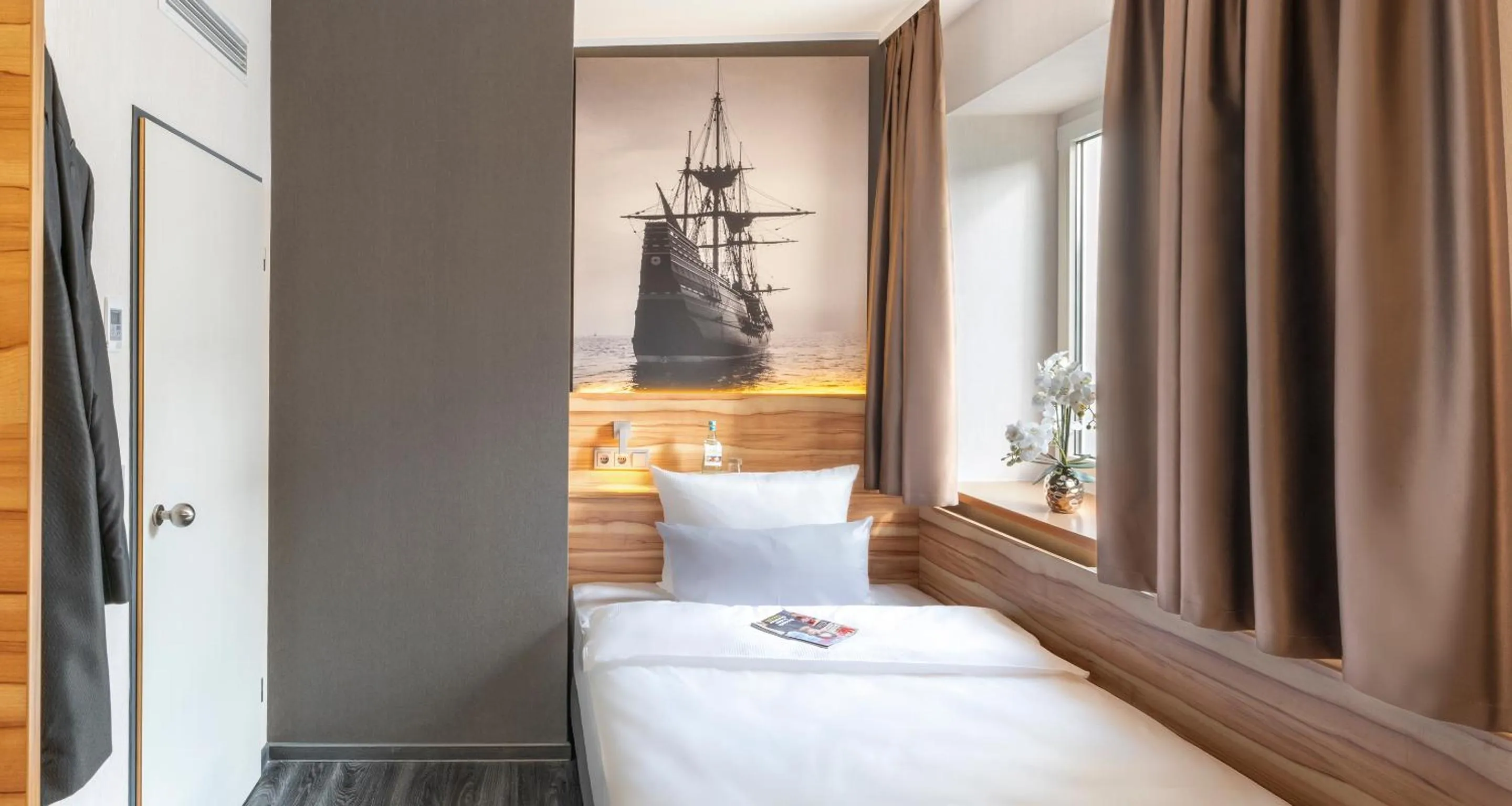 Bedroom, Bed in PLAZA Premium Columbus Bremen