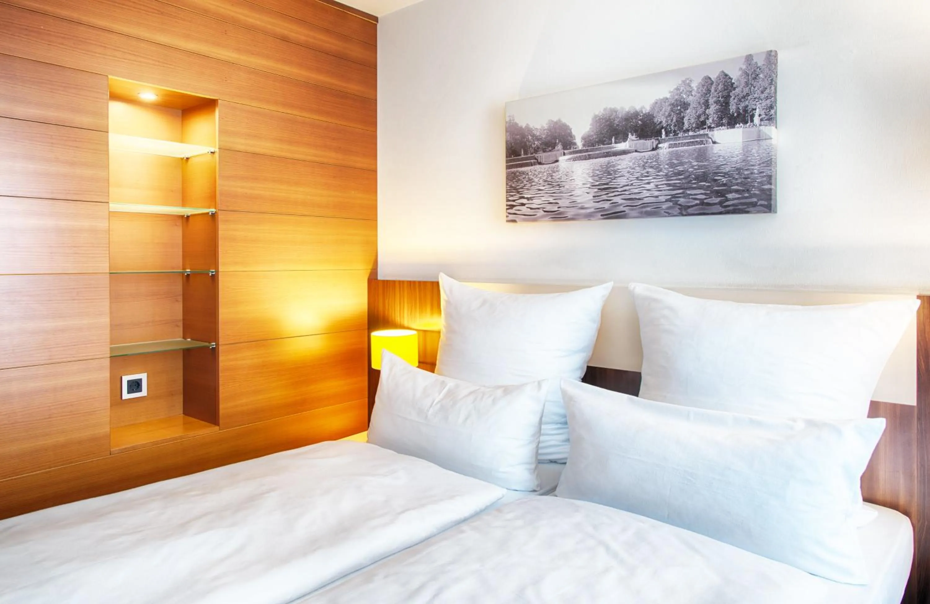 Photo of the whole room, Bed in Leonardo Hotel München City West