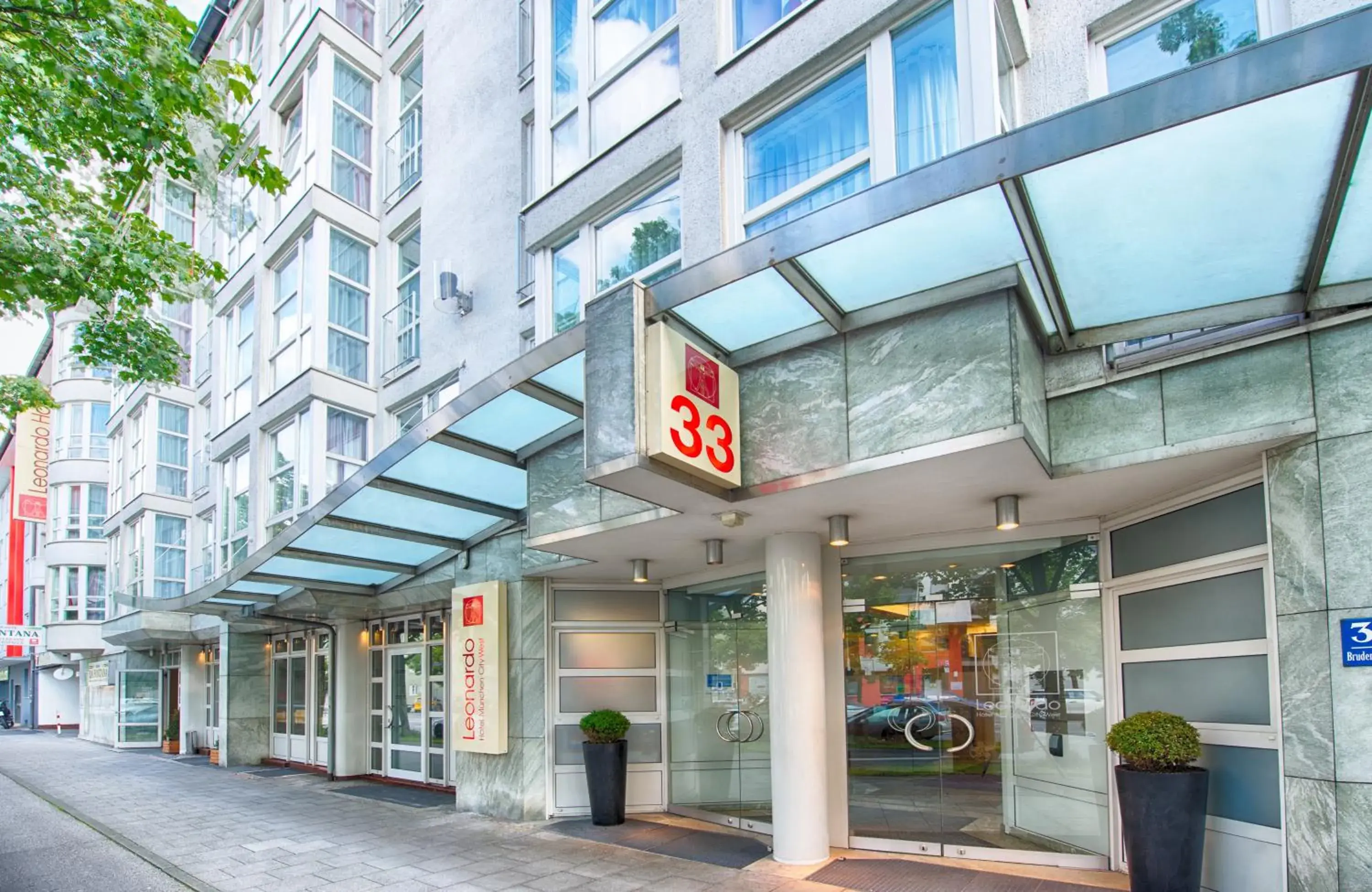 Facade/entrance in Leonardo Hotel München City West Facade/entrance in Leonardo Hotel München City West
