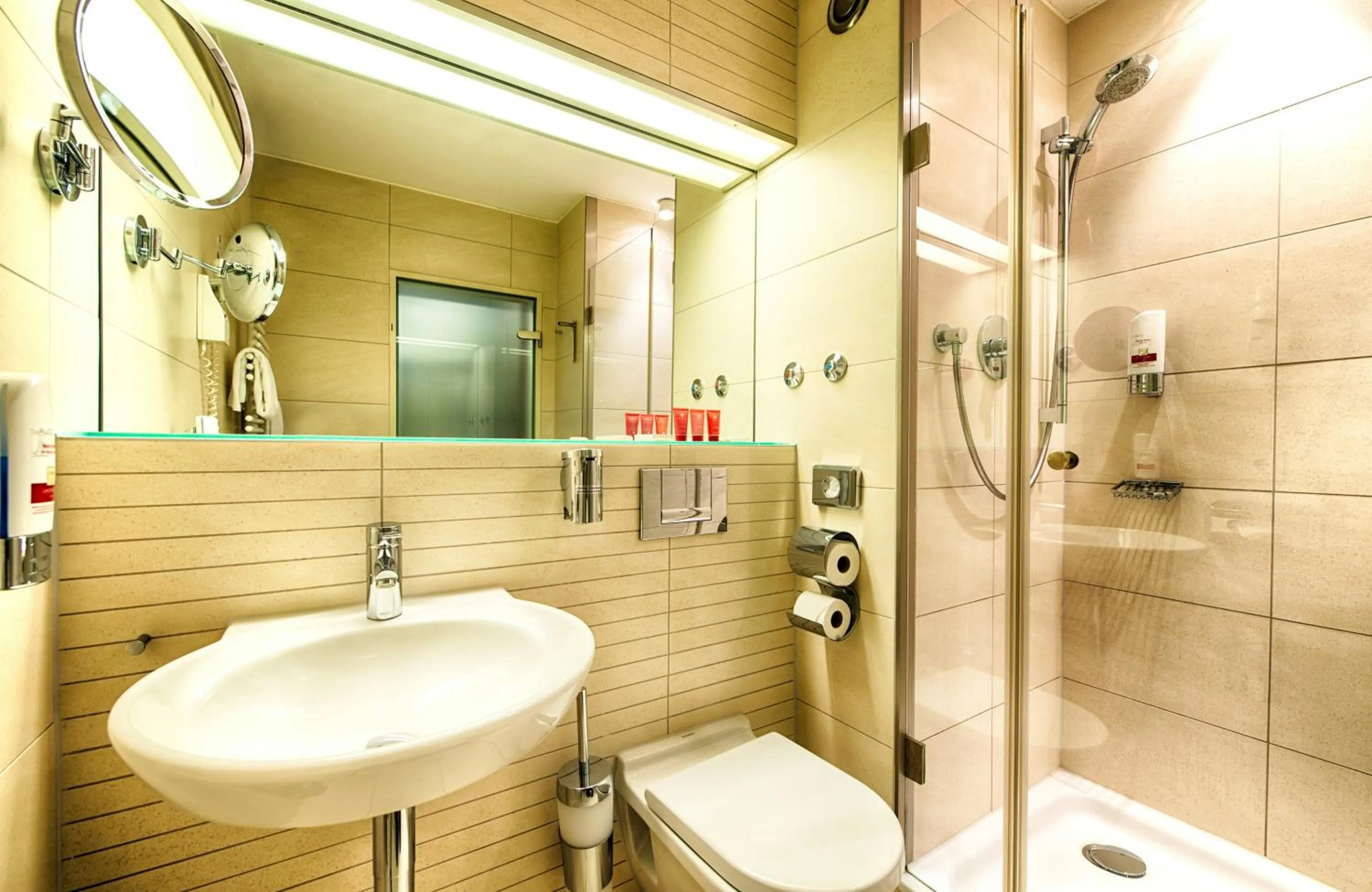 Bathroom in Leonardo Hotel München City West