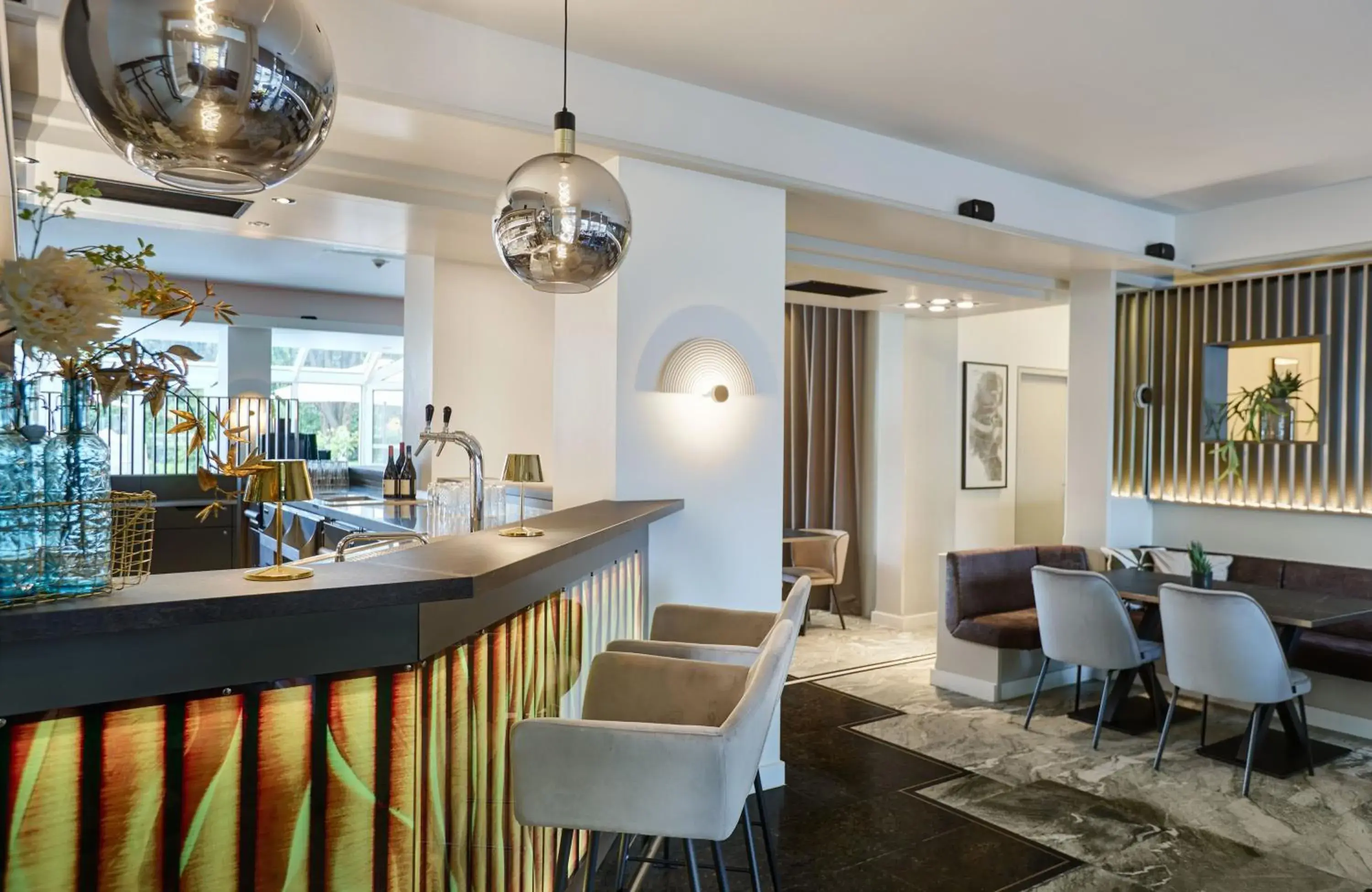 Lounge or bar in Leonardo Hotel München City West Lounge or bar in Leonardo Hotel München City West