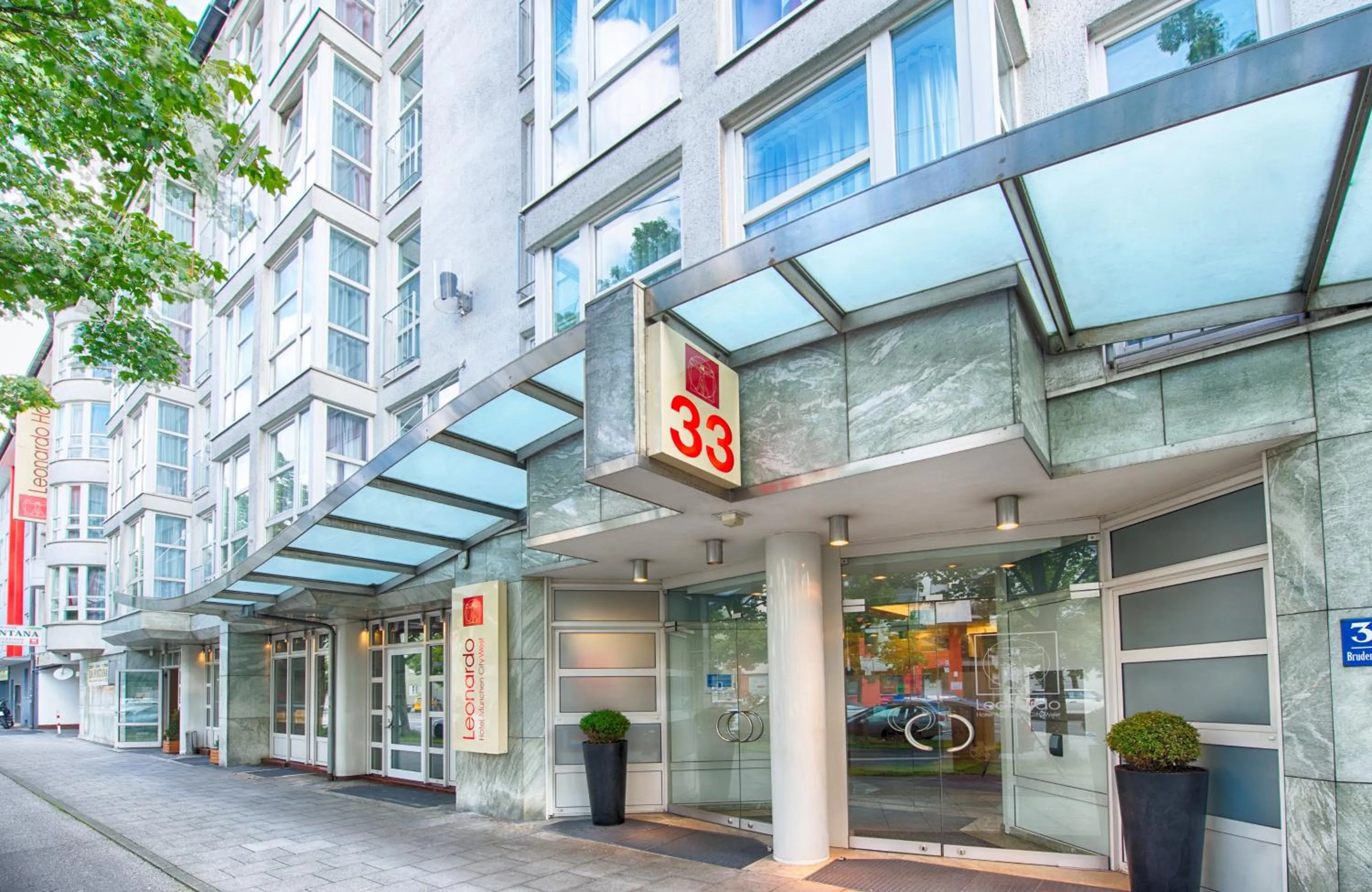 Facade/entrance in Leonardo Hotel München City West