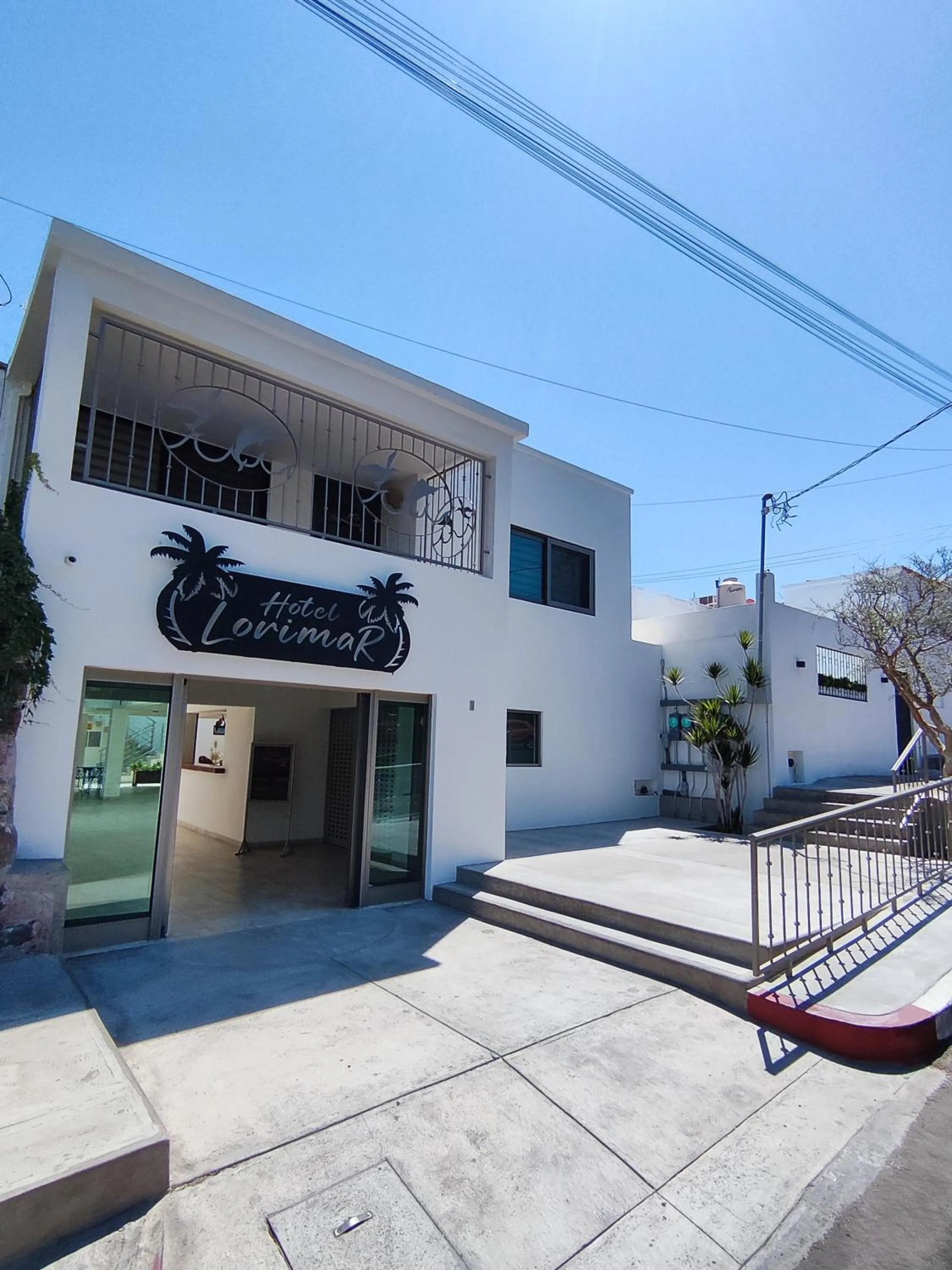 Facade/entrance in Hotel Lorimar