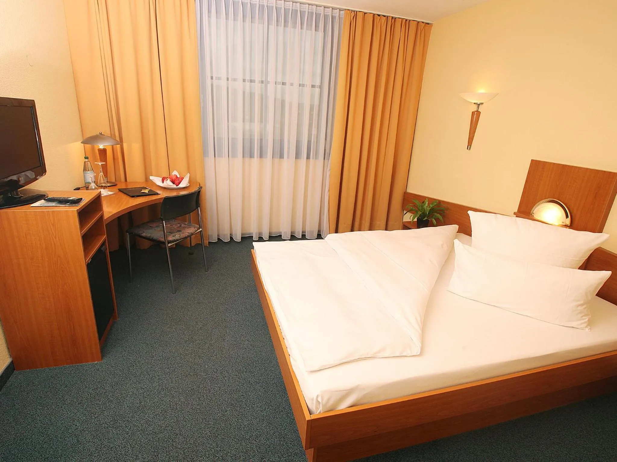 Bed in Transmar Travel Hotel