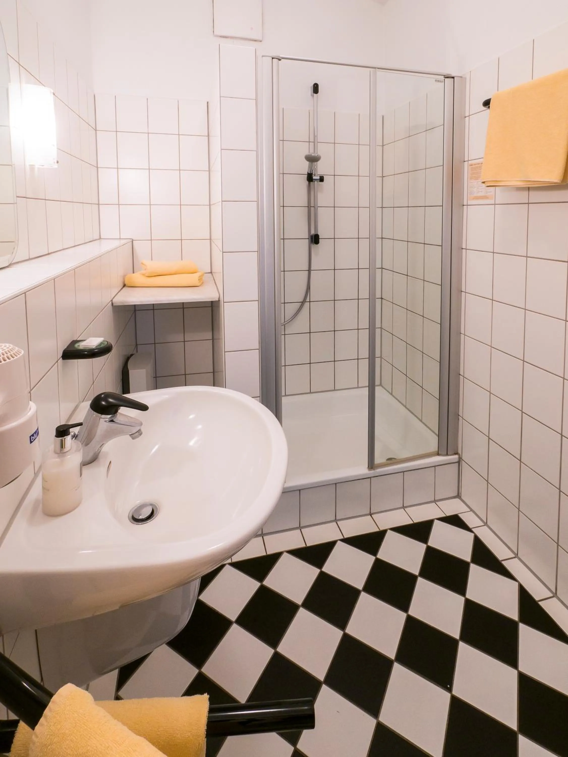 Bathroom in Hotel Löwen Garni - B&B