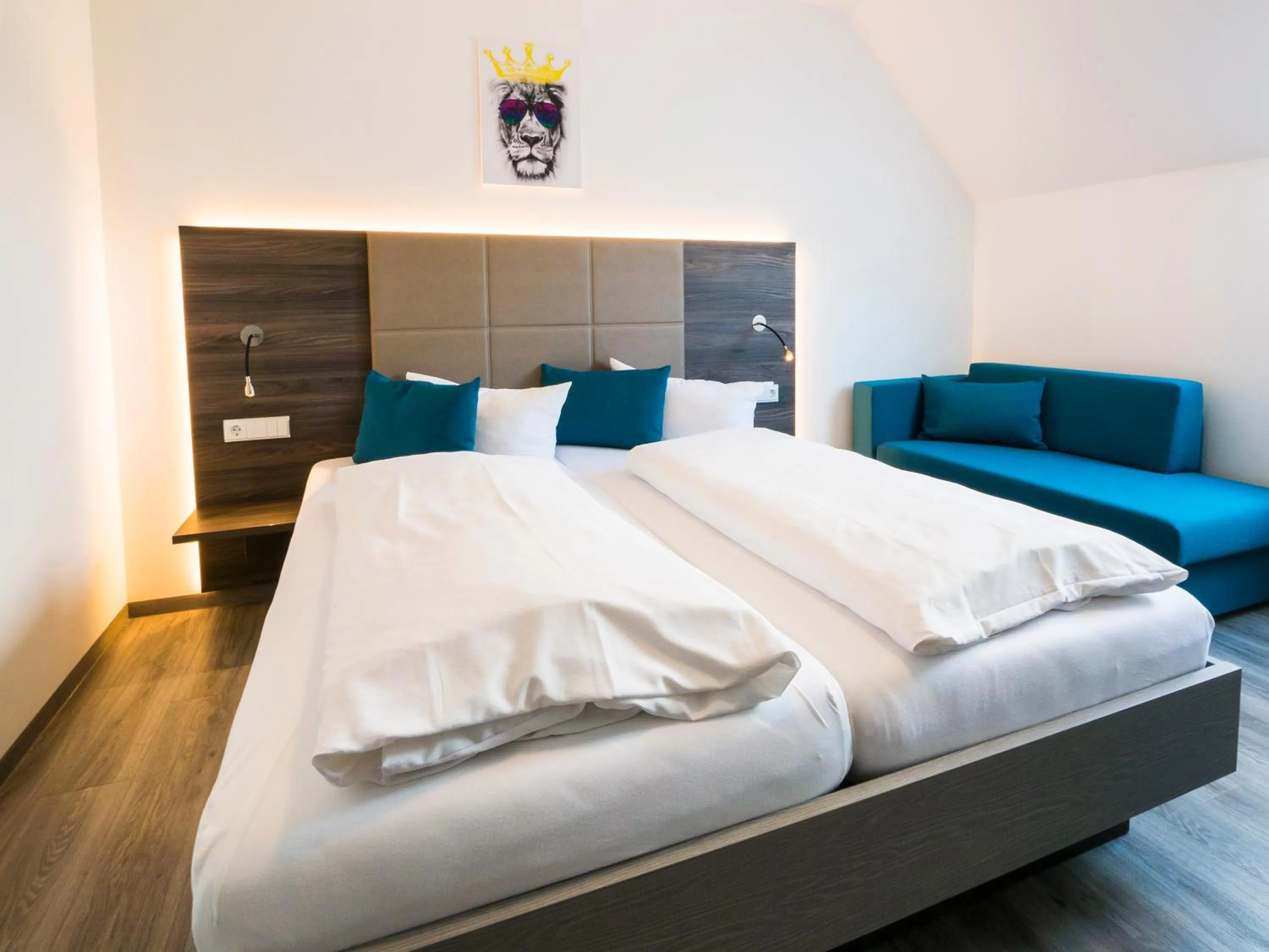 Bedroom, Bed in Hotel Löwen Garni - B&B