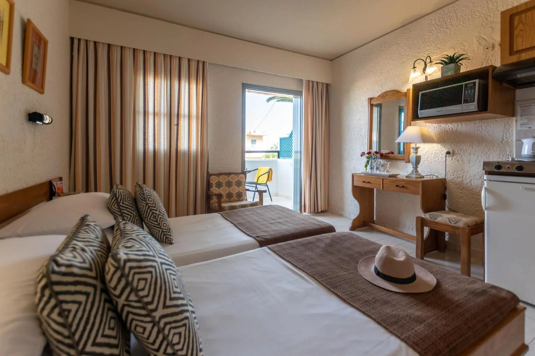 Bedroom, Bed in Dedalos Hotel