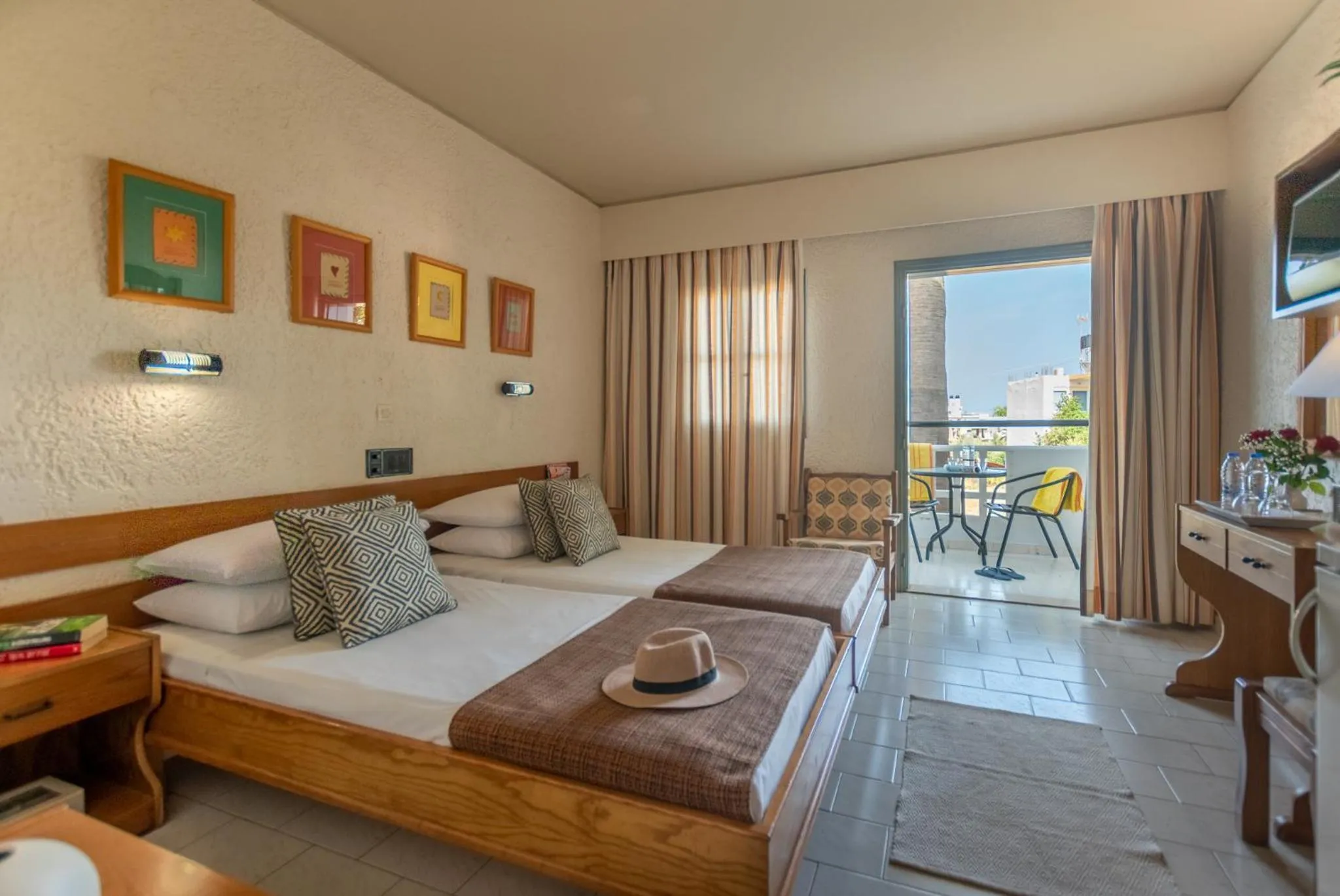 Bedroom, Bed in Dedalos Hotel