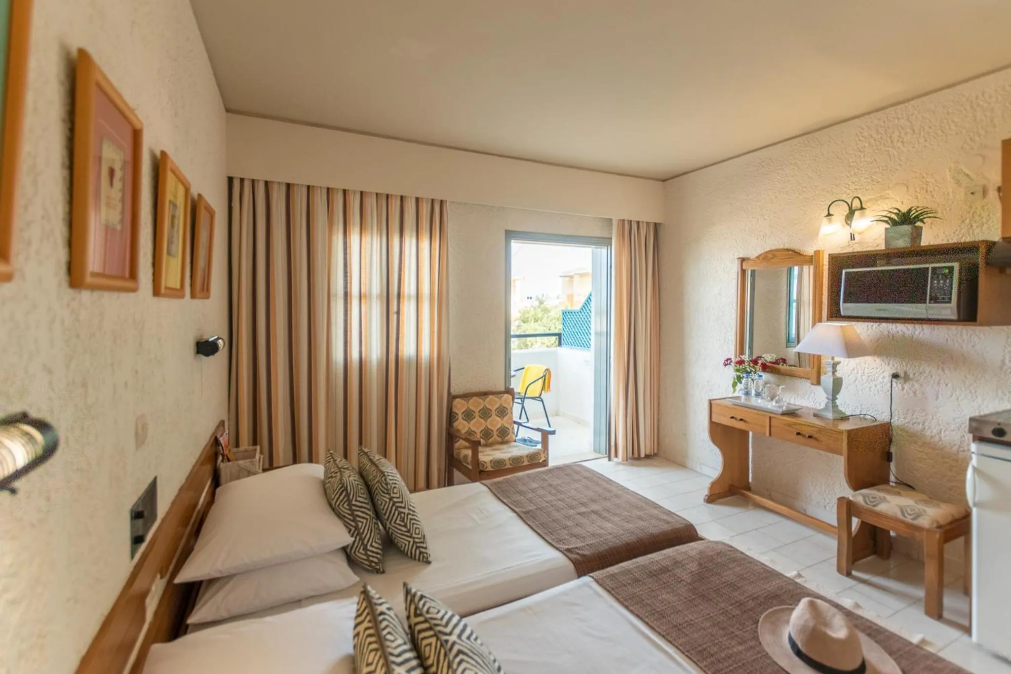 Bedroom, Bed in Dedalos Hotel