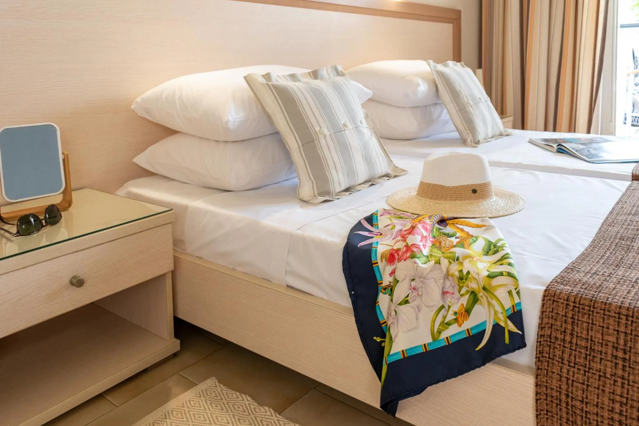 Bedroom, Bed in Dedalos Hotel