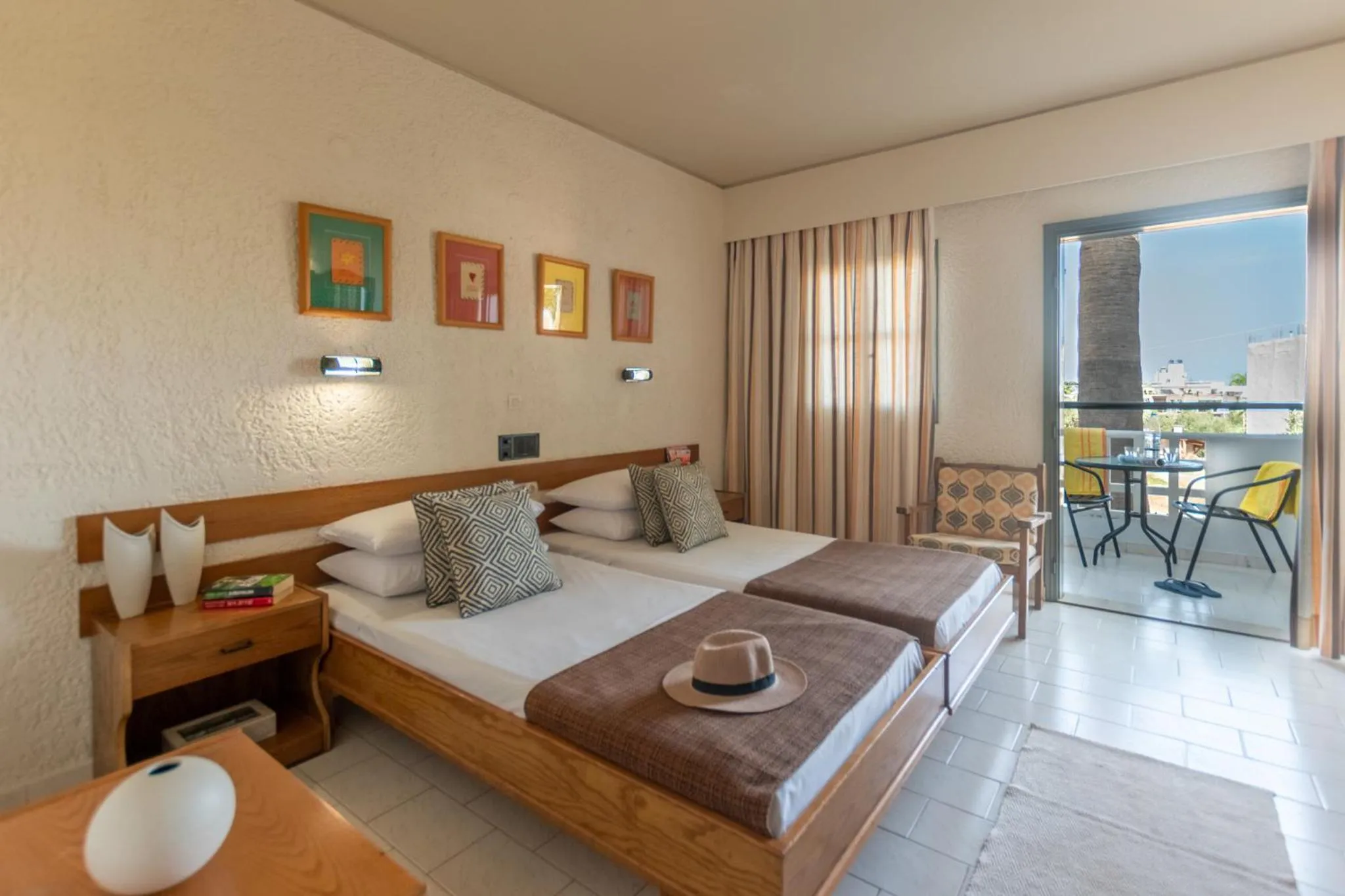 Bedroom, Bed in Dedalos Hotel