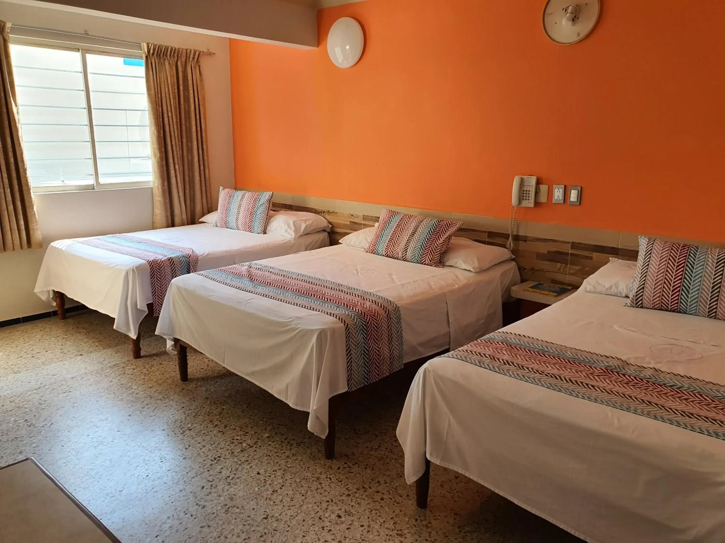 Comfort Triple Room with Shower in Hotel Atlantico a 150 mts de Playa Martí Comfort Triple Room with Shower in Hotel Atlantico a 150 mts de Playa Martí