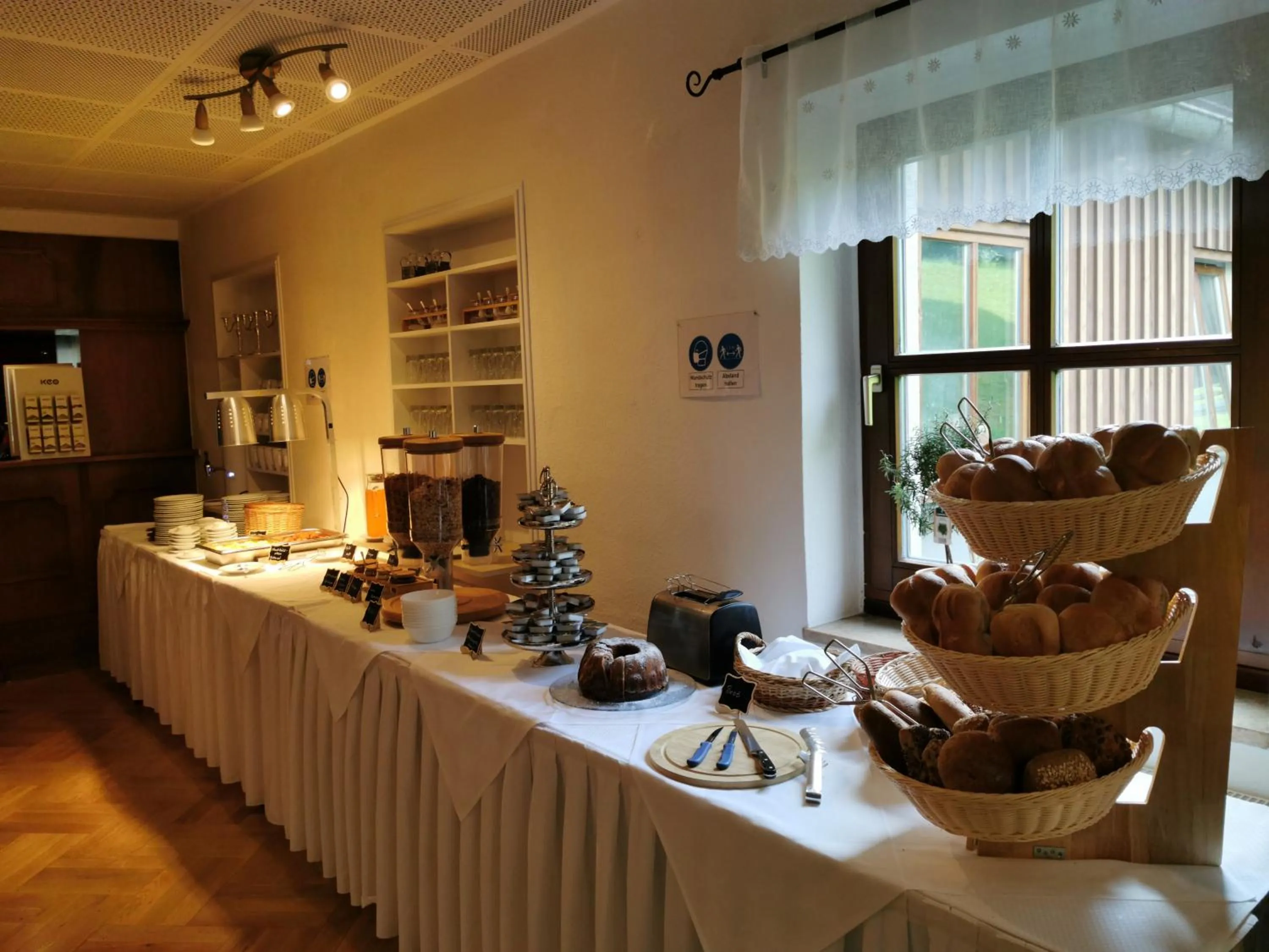 Buffet breakfast in Hotel Schwarzbeerschänke Pobershau