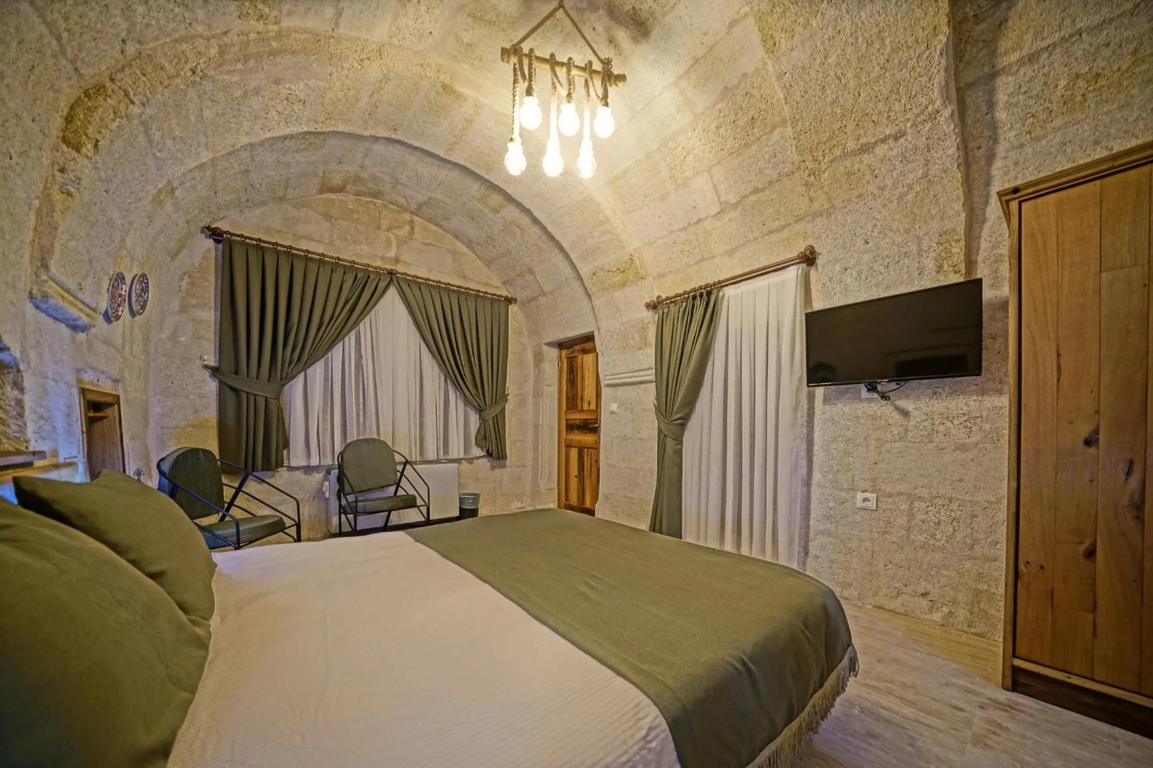 Bedroom, Bed in Vigneron Cave Hotel