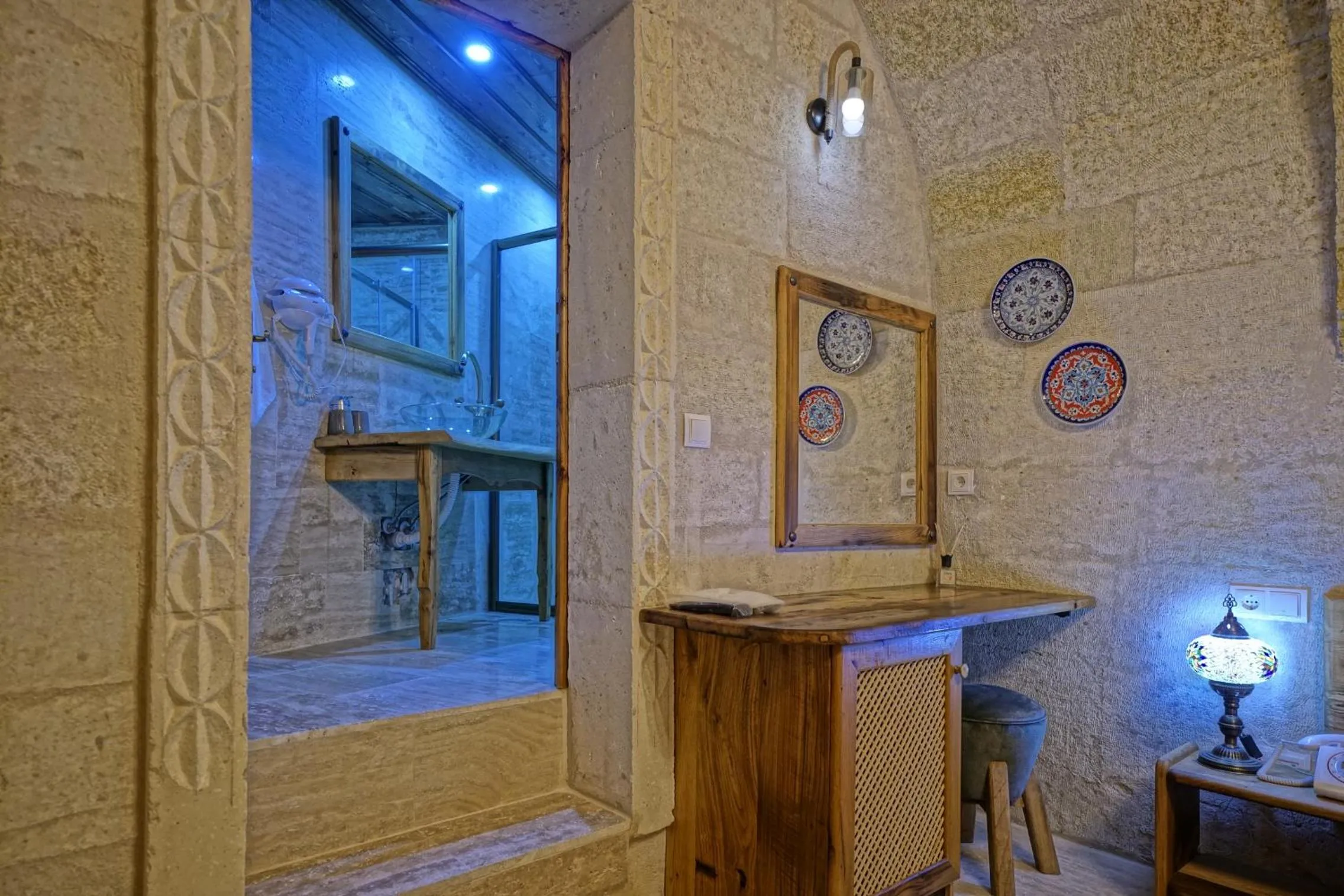 Massage in Vigneron Cave Hotel