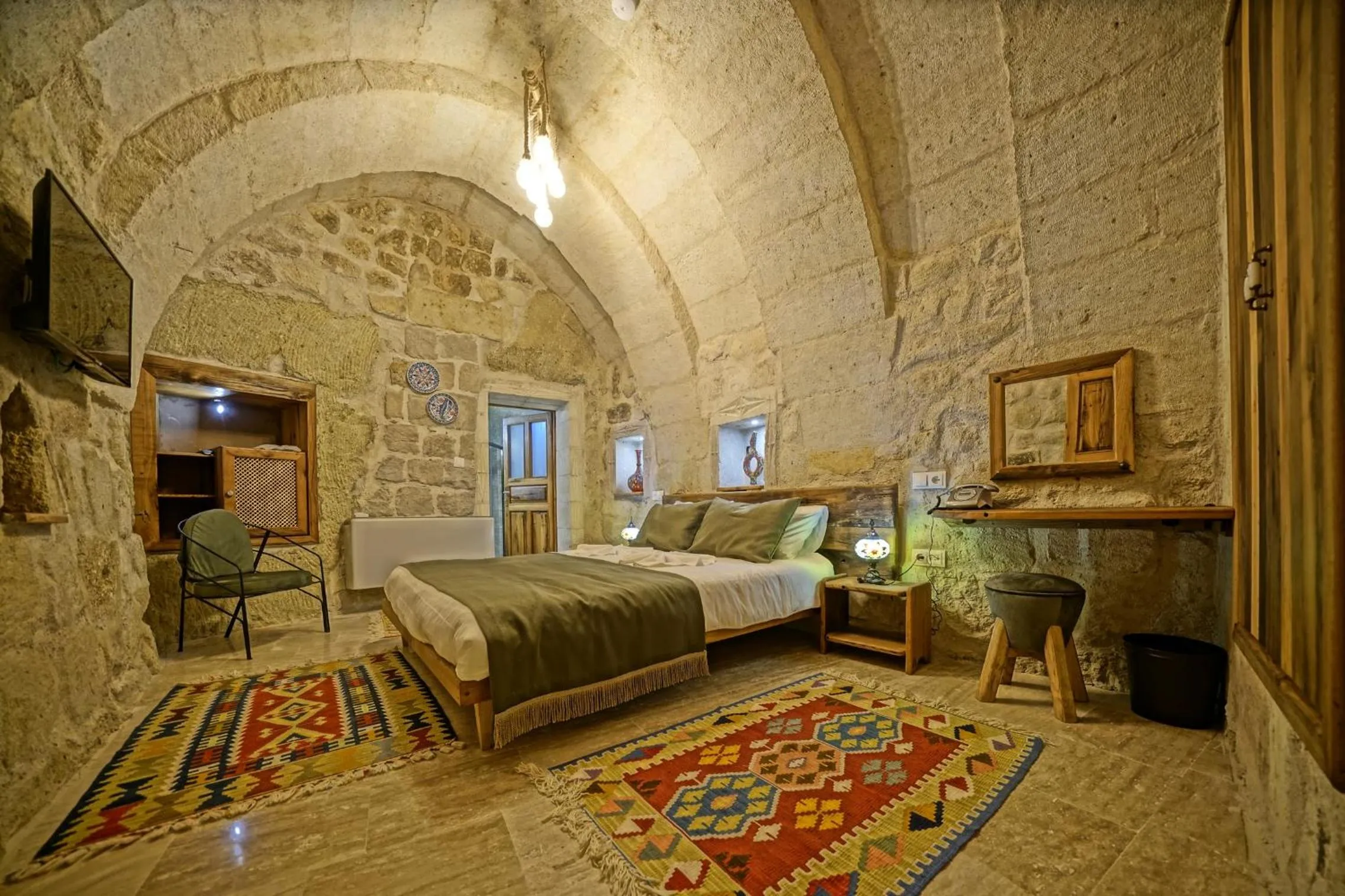 Bedroom, Bed in Vigneron Cave Hotel