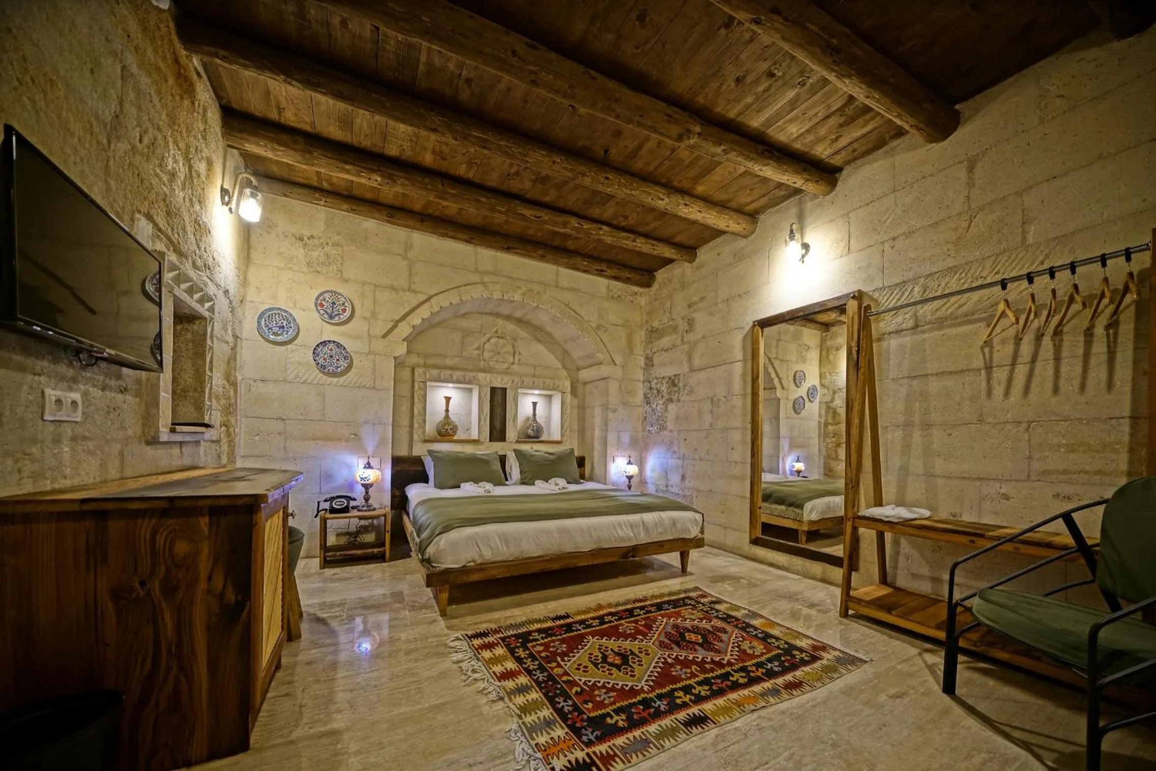 Bedroom, Bed in Vigneron Cave Hotel
