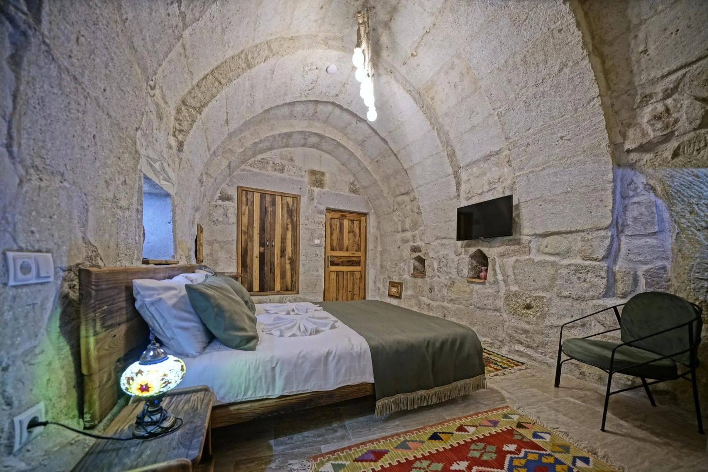 Bedroom, Bed in Vigneron Cave Hotel