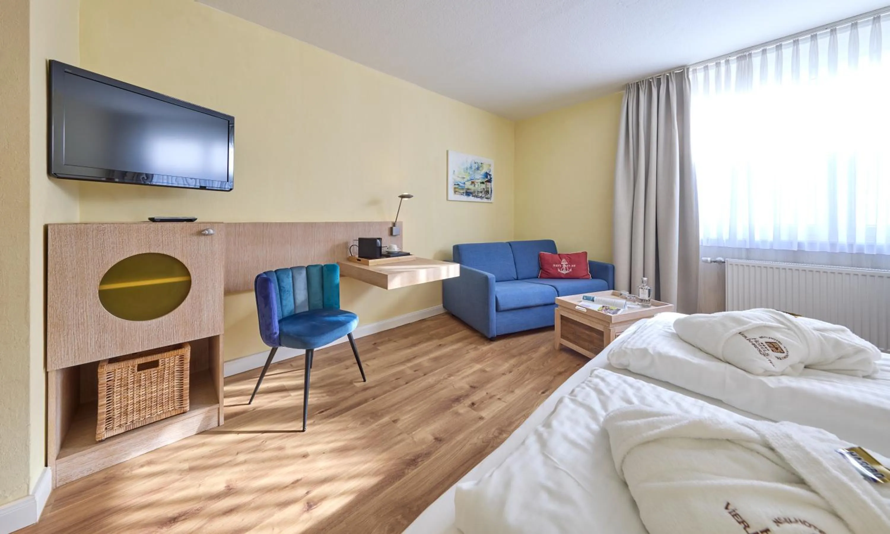 Photo of the whole room, Bed in Strandhotel VierJahresZeiten