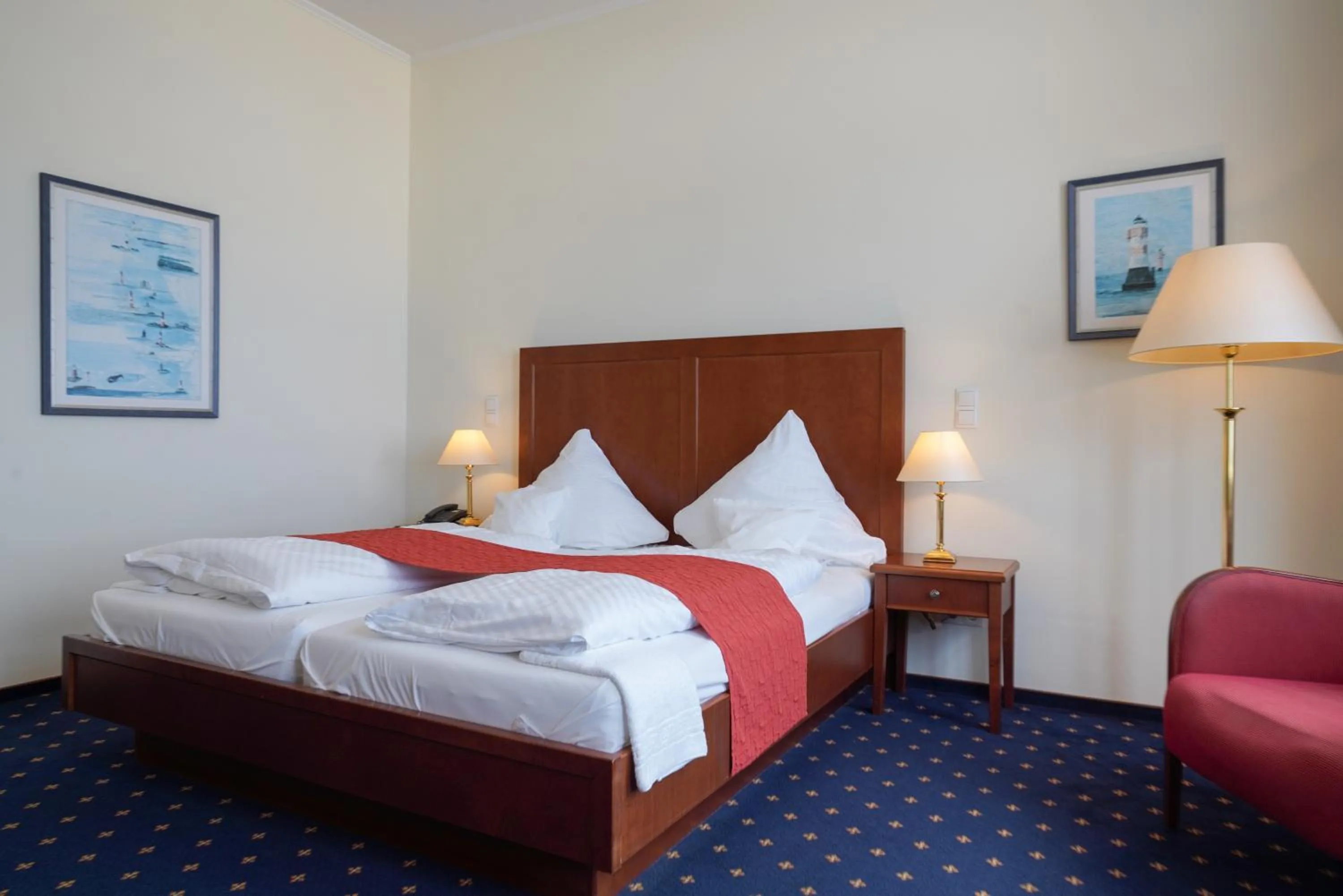 Photo of the whole room, Bed in Strandhotel VierJahresZeiten