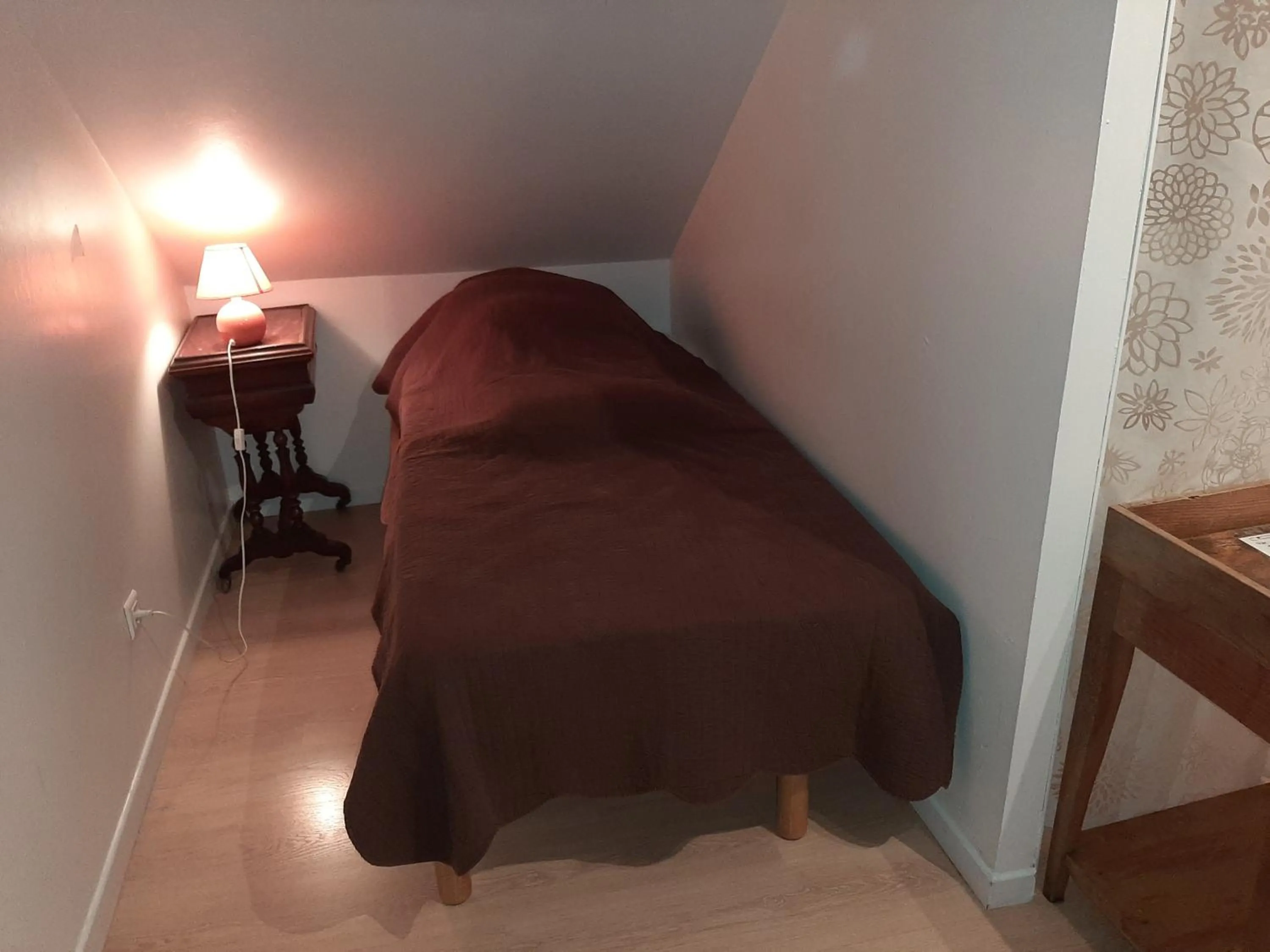 Photo of the whole room, Bed in La Coutrotte Becquine