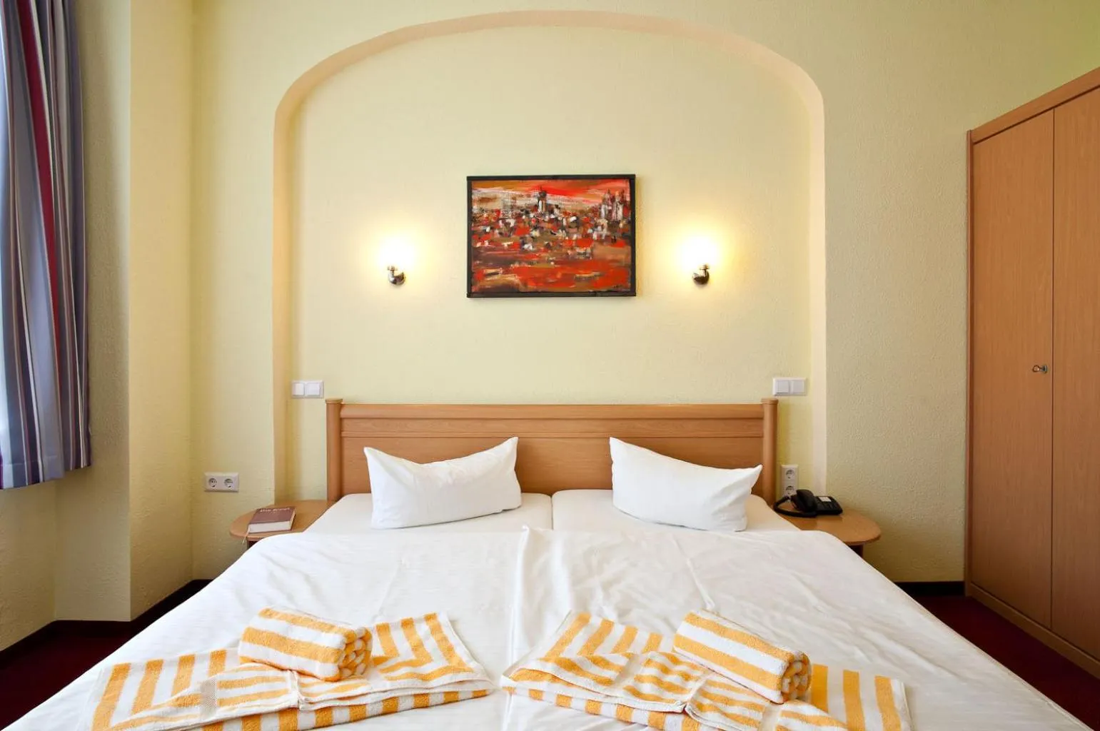 Bed in Hotel-Pension Am Schwanenteich