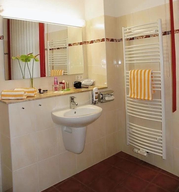 Bathroom in Hotel-Pension Am Schwanenteich