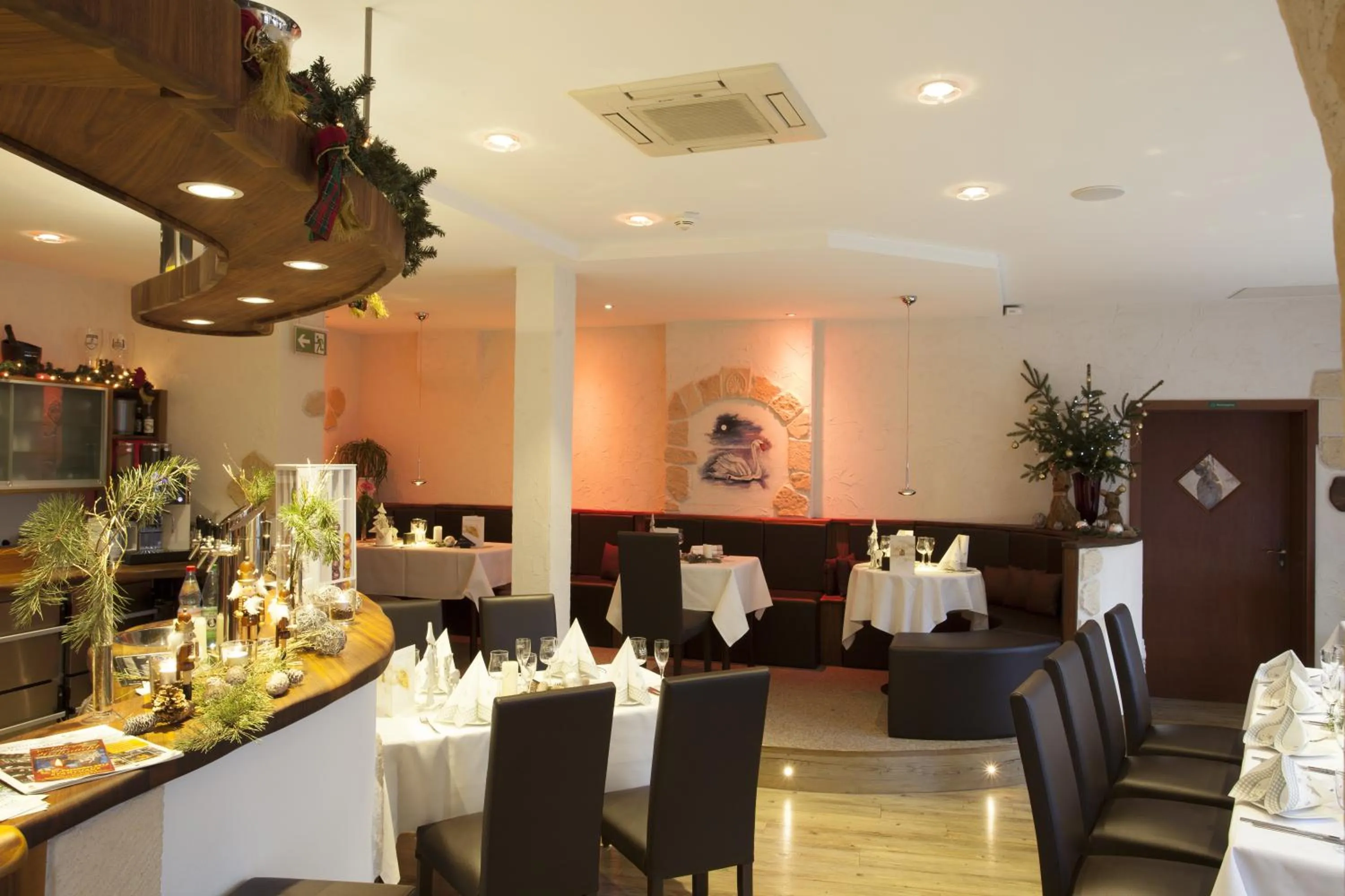 Restaurant/places to eat in Hotel-Pension Am Schwanenteich