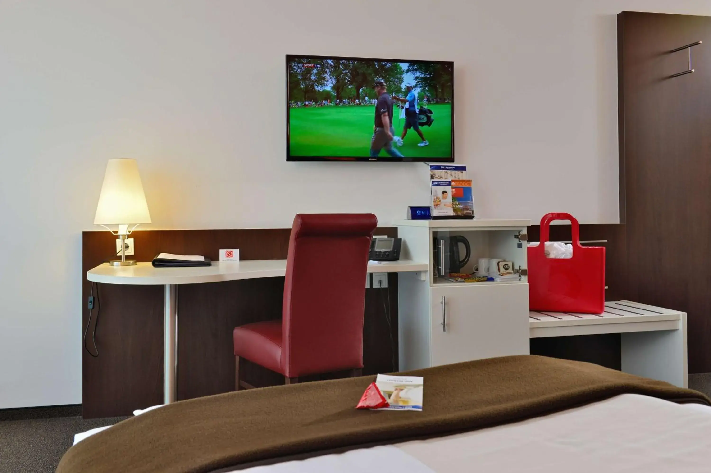 Comfort Queen Room - single occupancy in Best Western Plus Konrad Zuse Hotel Comfort Queen Room - single occupancy in Best Western Plus Konrad Zuse Hotel