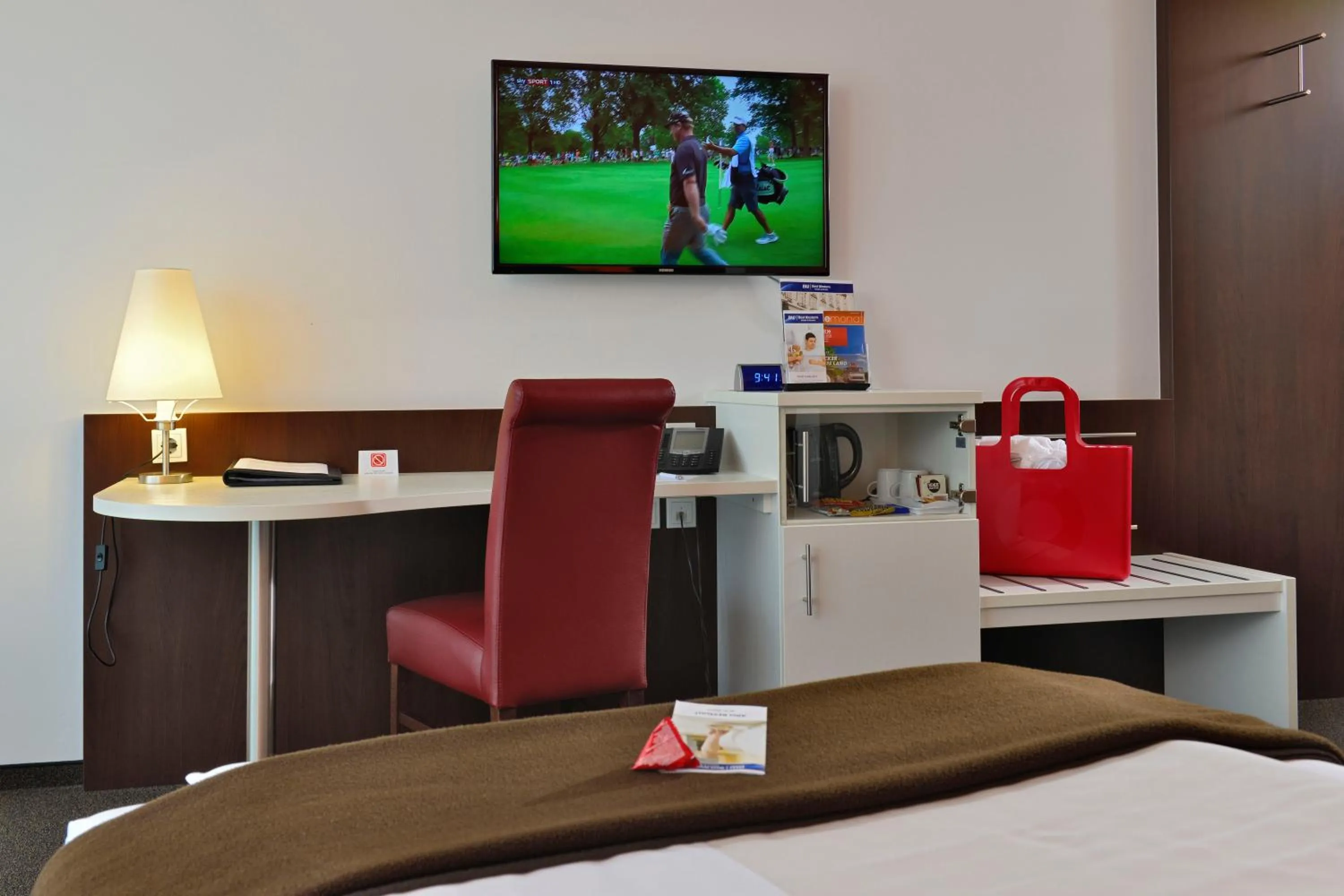 Coffee/tea facilities, Bed in Best Western Plus Konrad Zuse Hotel