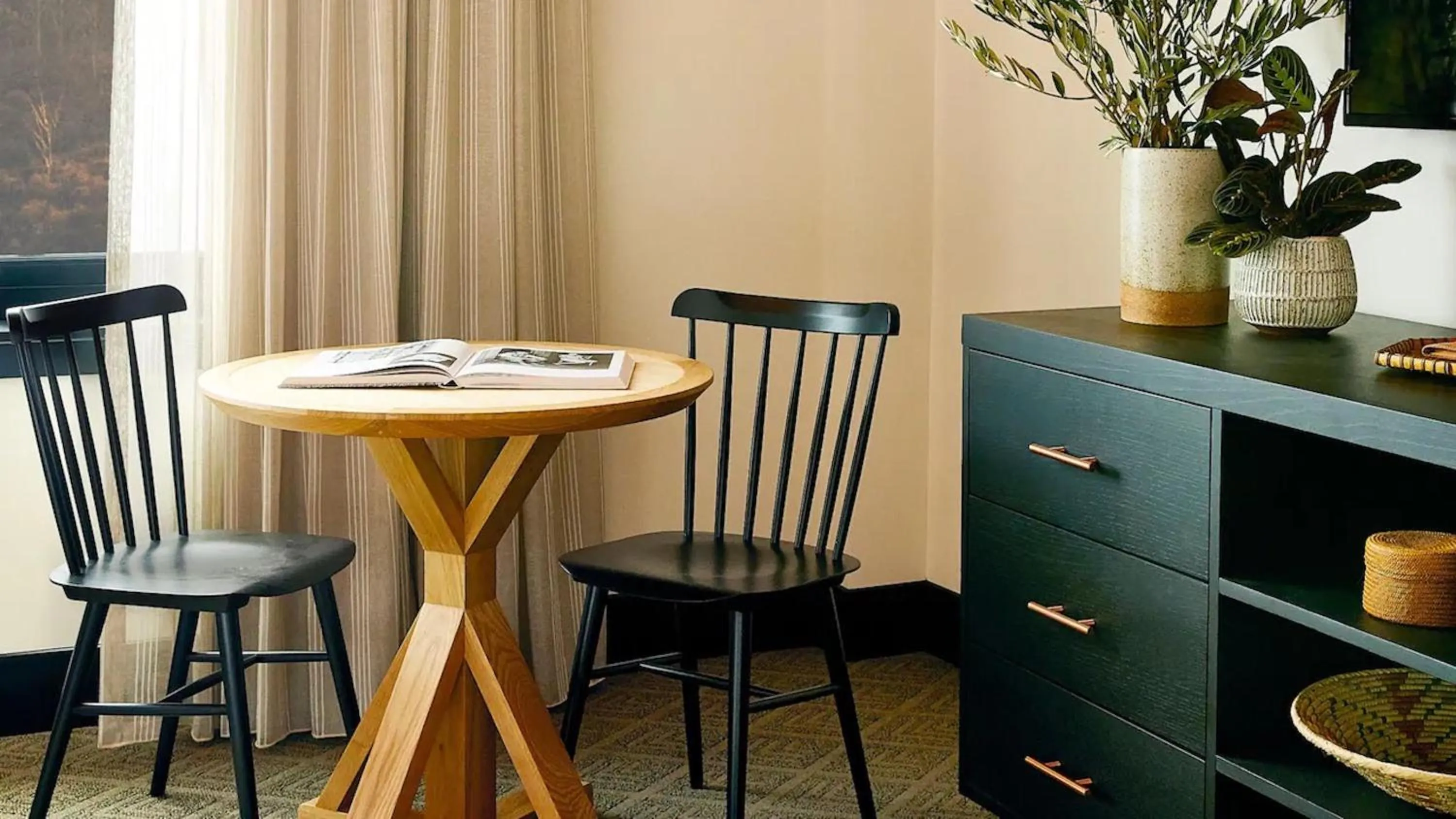 Seating area in El Capitan Hotel