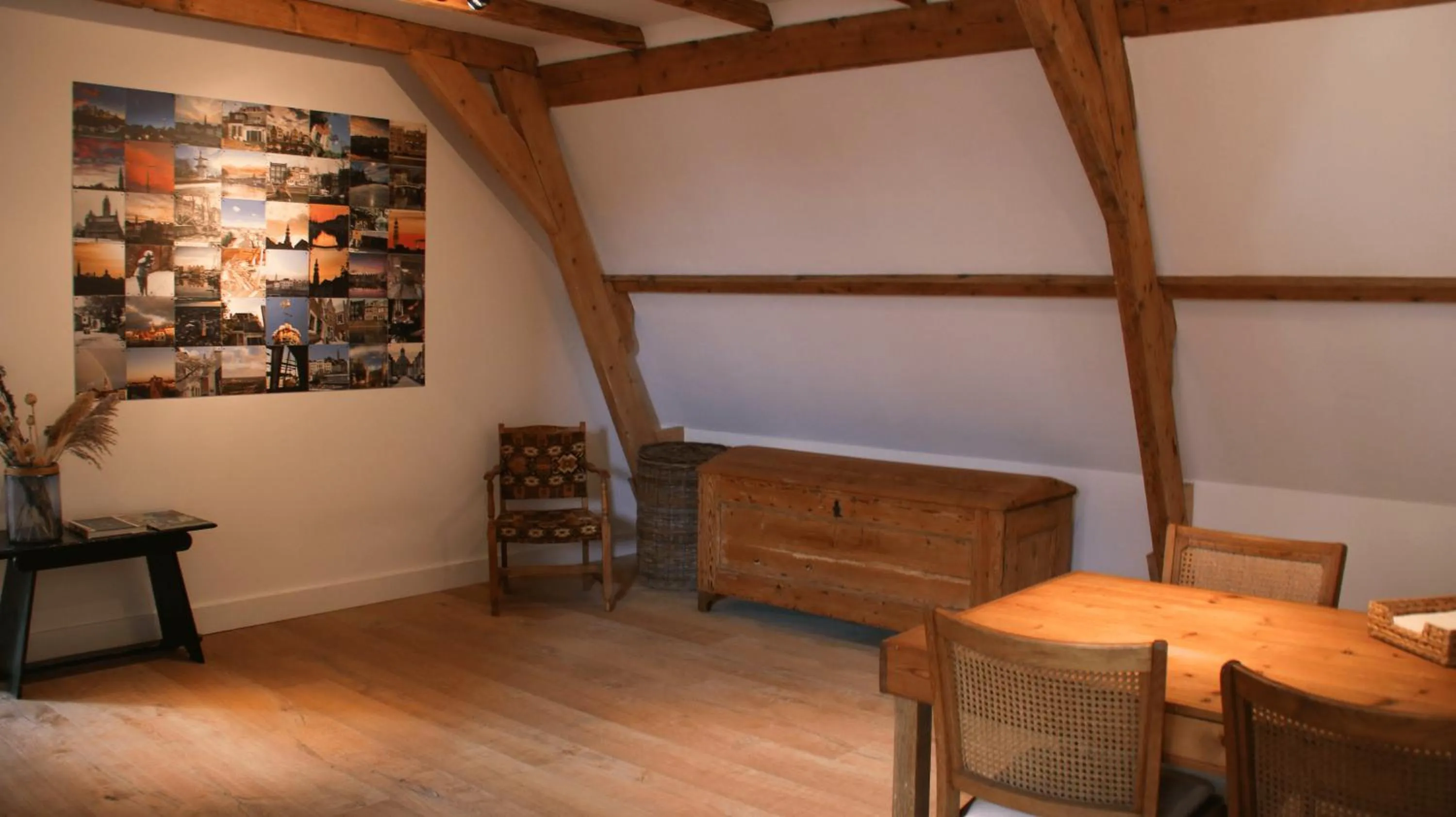 Seating area in B&B Van Amsterdam