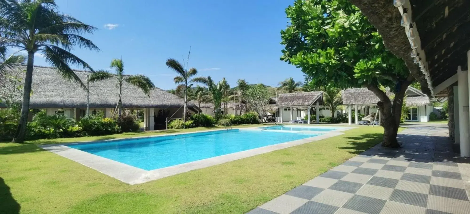 Swimming pool in Ikani Surf Resort Swimming pool in Ikani Surf Resort