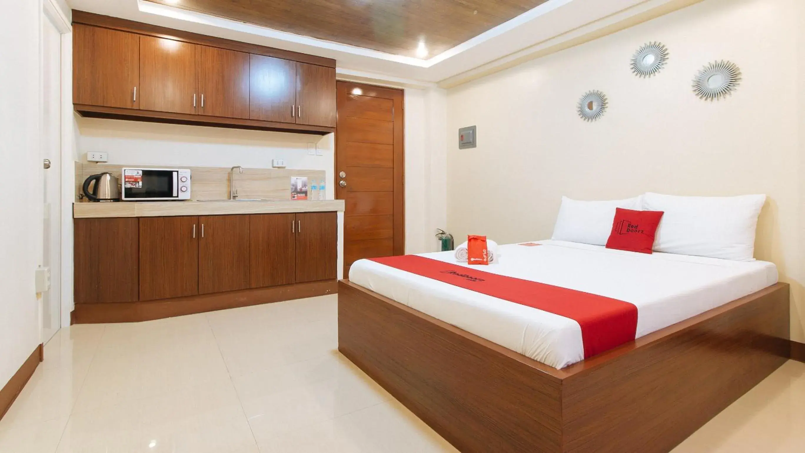 Bed in RedDoorz Plus near Uptown BGC Mall Bed in RedDoorz Plus near Uptown BGC Mall