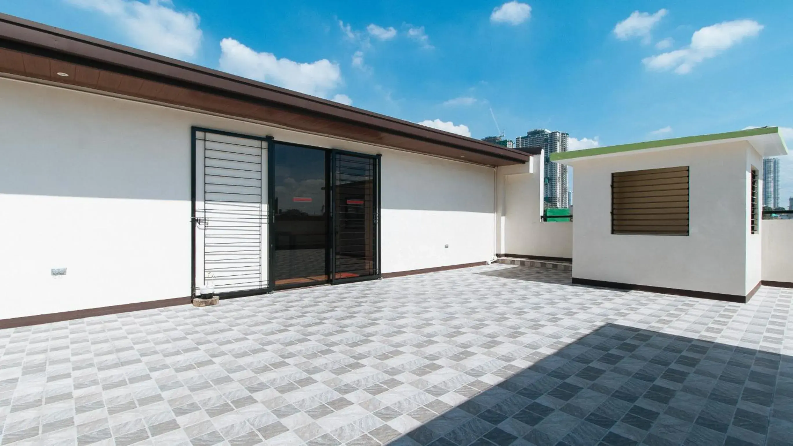 Day in RedDoorz Plus near Uptown BGC Mall Day in RedDoorz Plus near Uptown BGC Mall