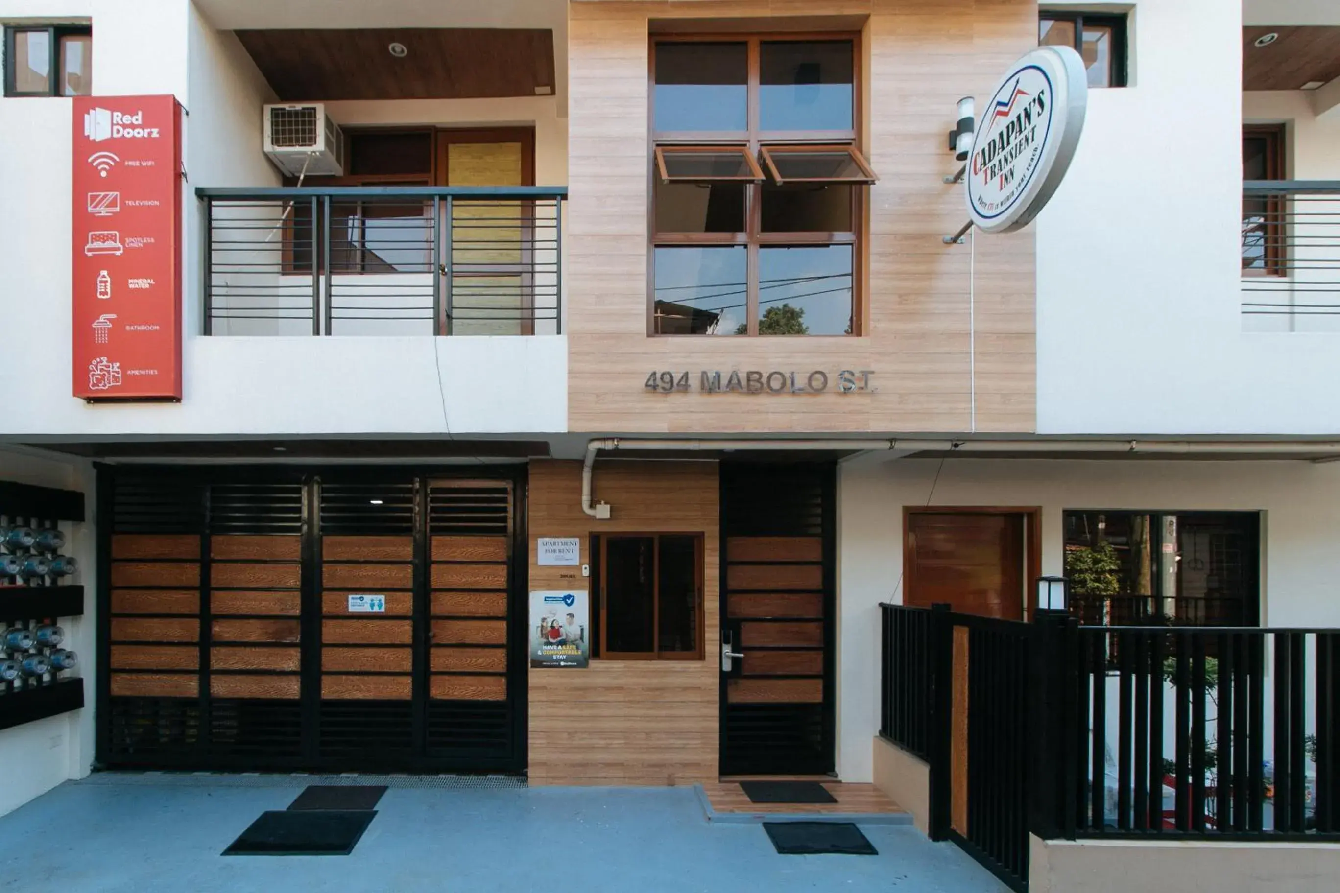 Property building in RedDoorz Plus near Uptown BGC Mall Property building in RedDoorz Plus near Uptown BGC Mall