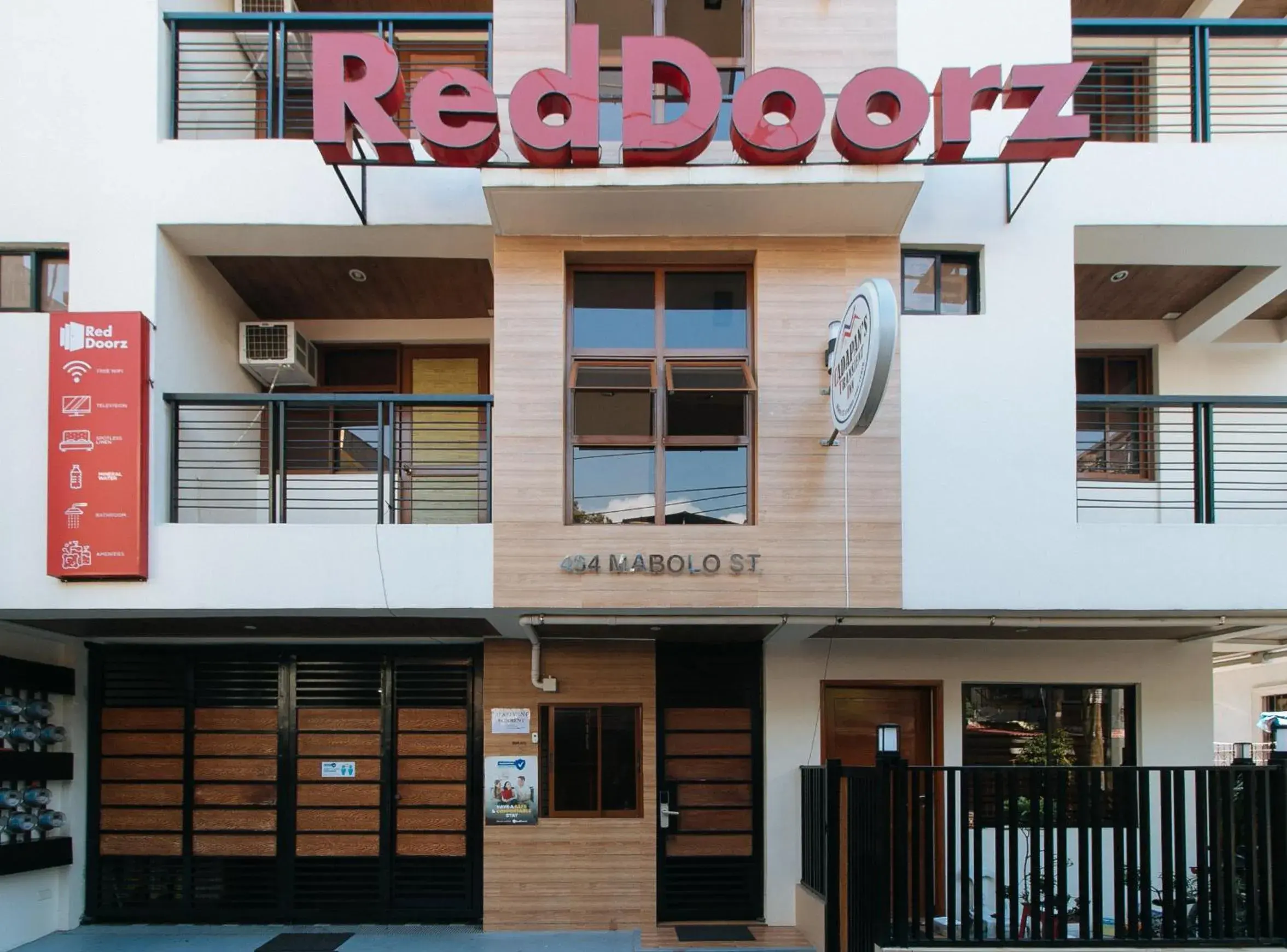 Property building in RedDoorz Plus near Uptown BGC Mall Property building in RedDoorz Plus near Uptown BGC Mall