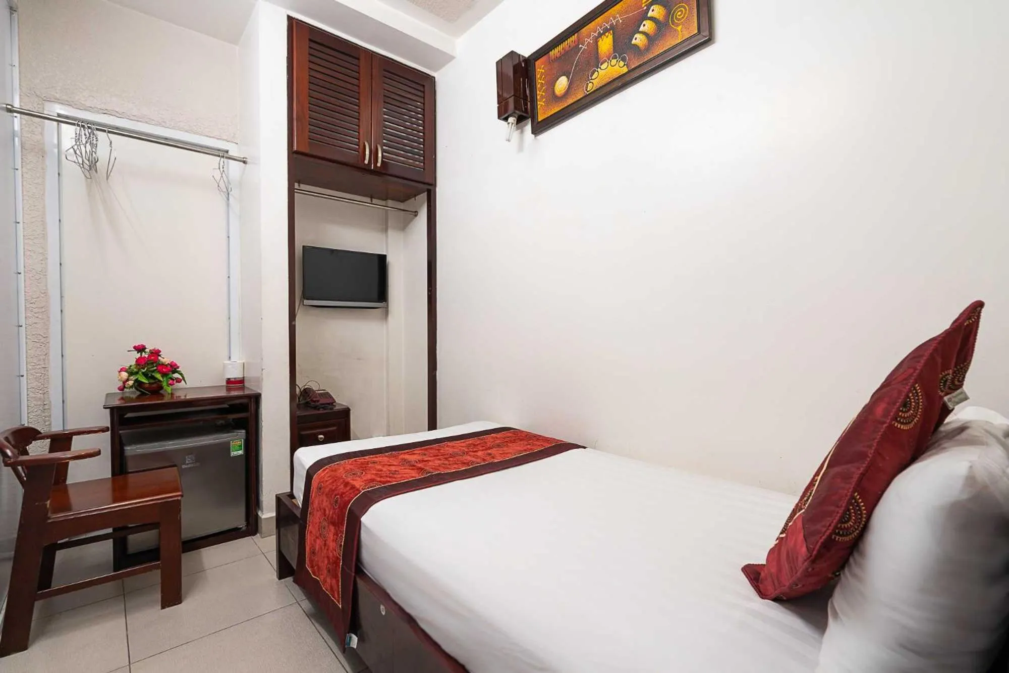 Bedroom, Bed in Collection O Dinh Dinh Hotel - Near Tan Son Nhat Airport