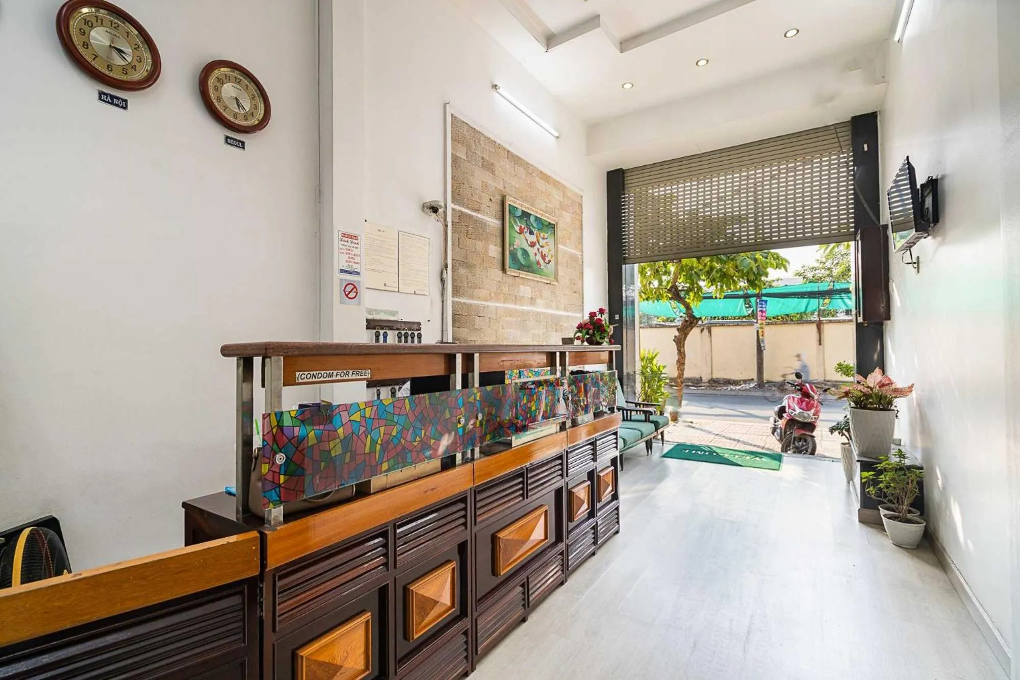 Lobby or reception in Collection O Dinh Dinh Hotel - Near Tan Son Nhat Airport