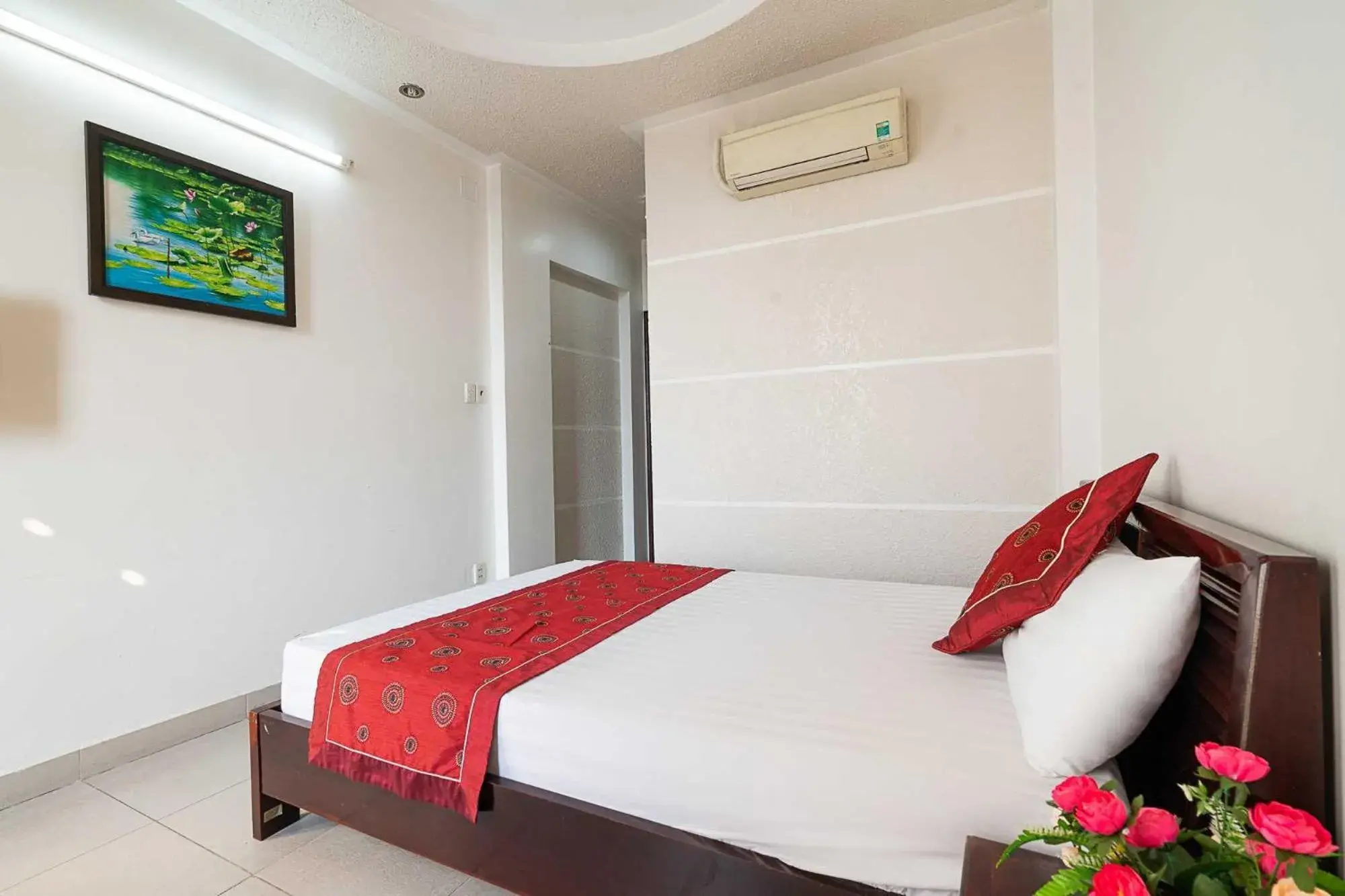 Superior Double Room in Collection O Dinh Dinh Hotel - Near Tan Son Nhat Airport Superior Double Room in Collection O Dinh Dinh Hotel - Near Tan Son Nhat Airport