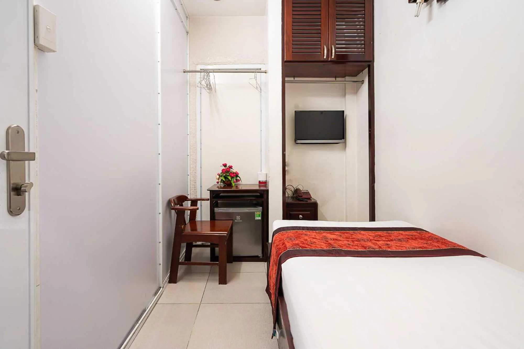 Bedroom, Bed in Collection O Dinh Dinh Hotel - Near Tan Son Nhat Airport