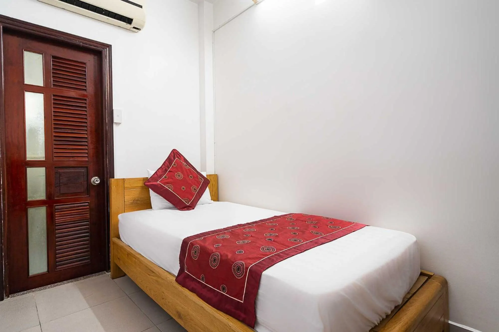 Bedroom, Bed in Collection O Dinh Dinh Hotel - Near Tan Son Nhat Airport