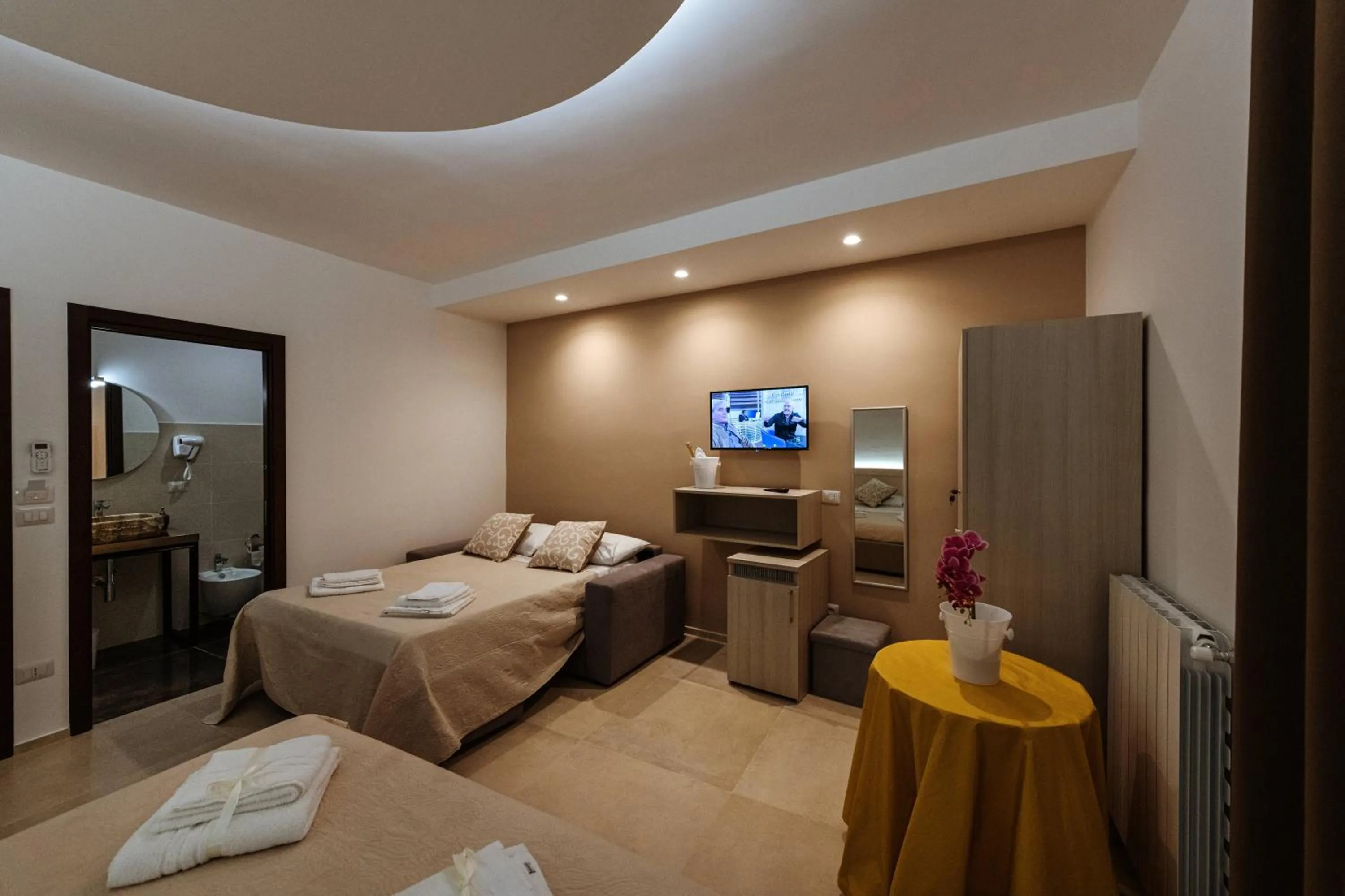 Photo of the whole room, Bed in BaroccoSuite