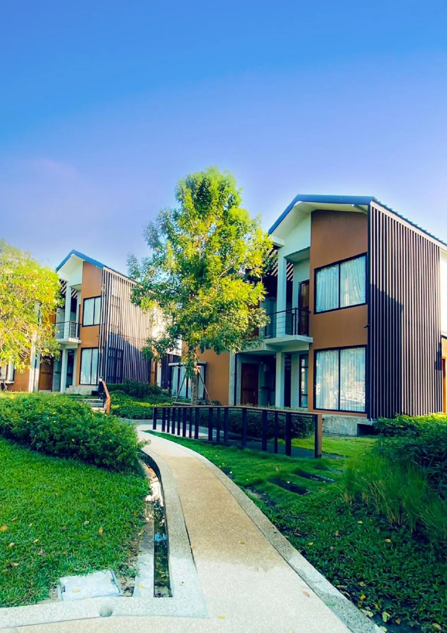 Saksiam Lakeside Resort