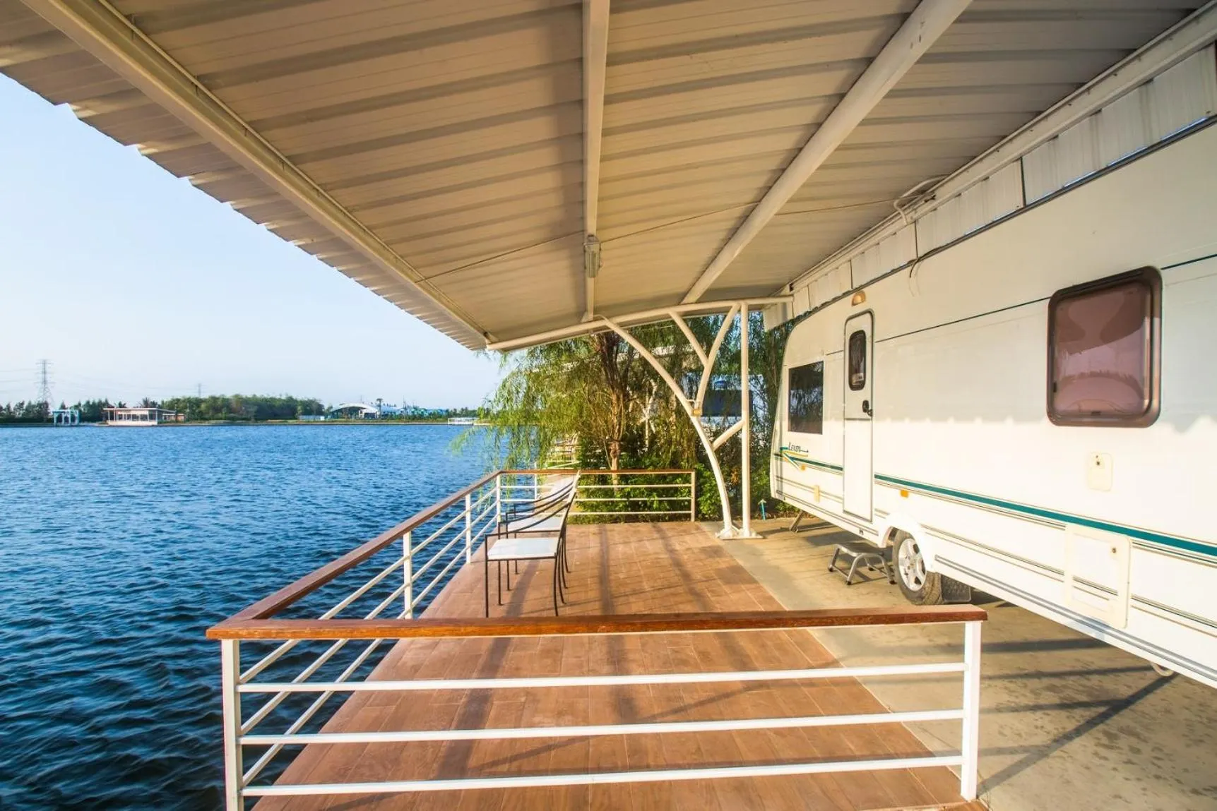 Saksiam Lakeside Resort