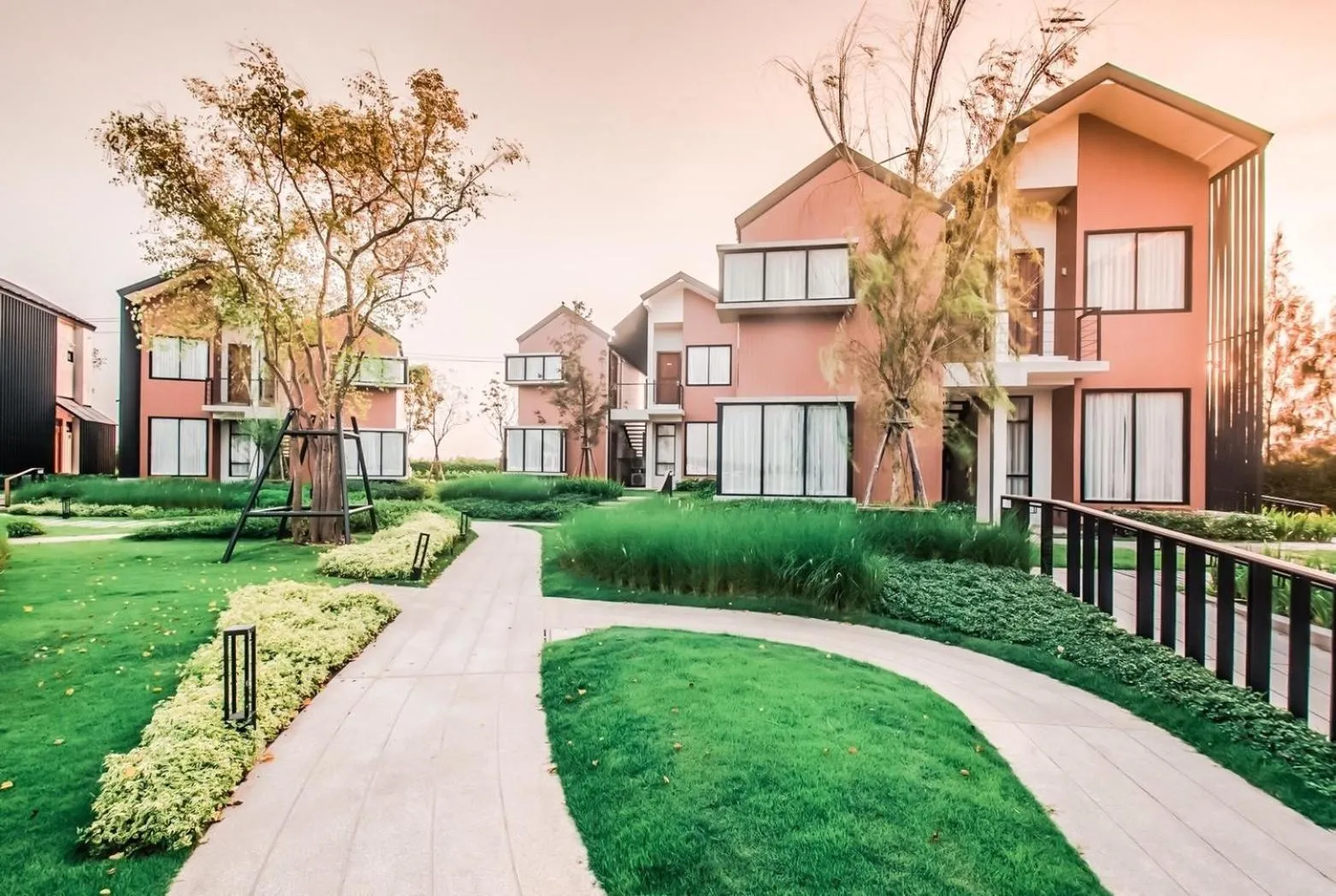 Saksiam Lakeside Resort