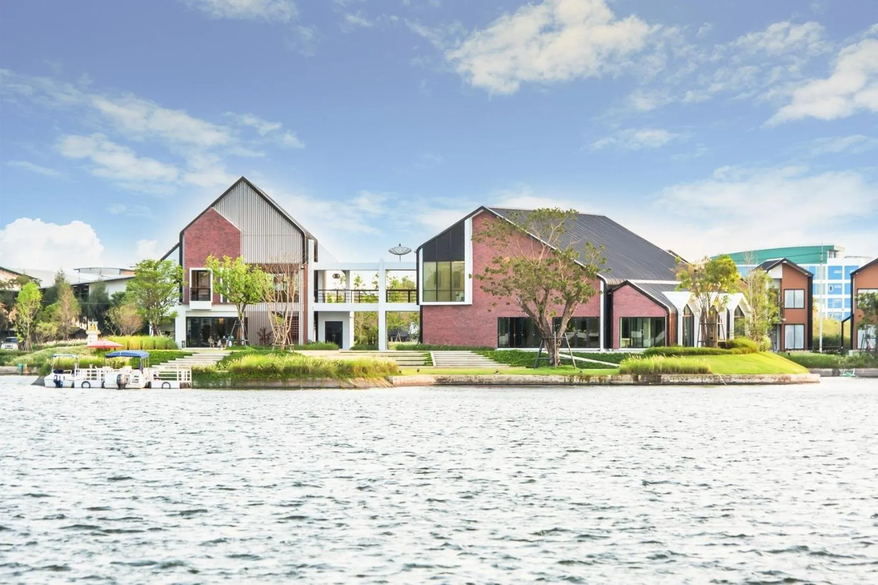 Saksiam Lakeside Resort